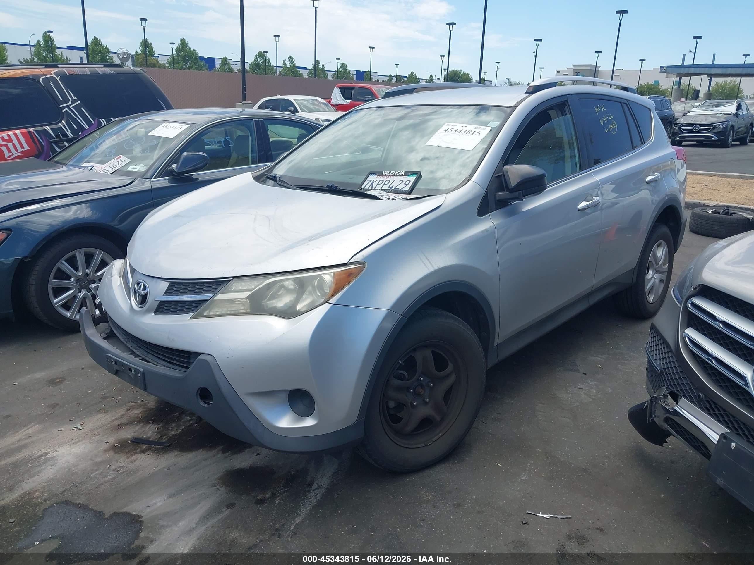 2015 Toyota Rav4 Le Silver vin: JTMZFREV2FD052858