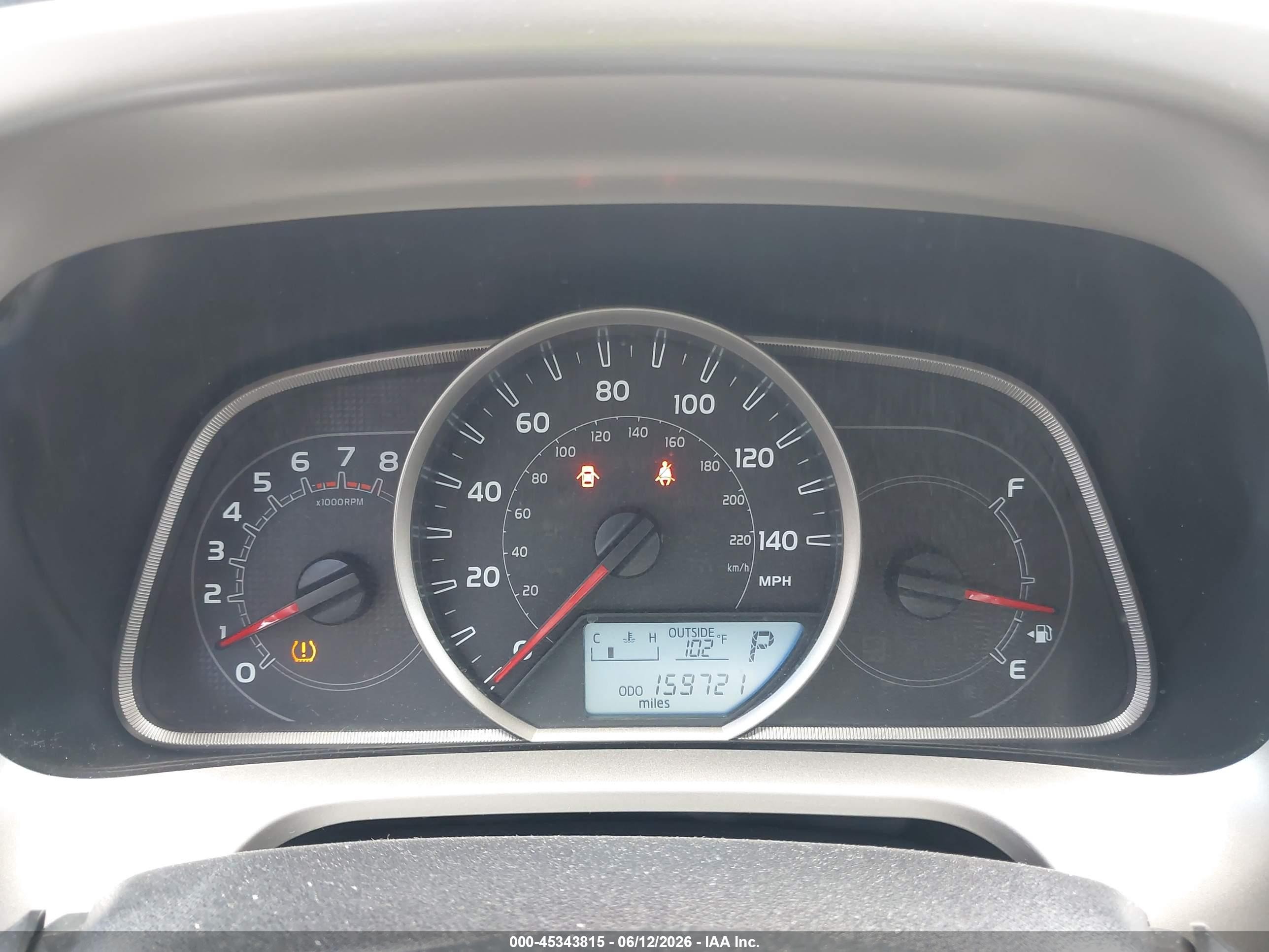 2015 Toyota Rav4 Le Silver vin: JTMZFREV2FD052858