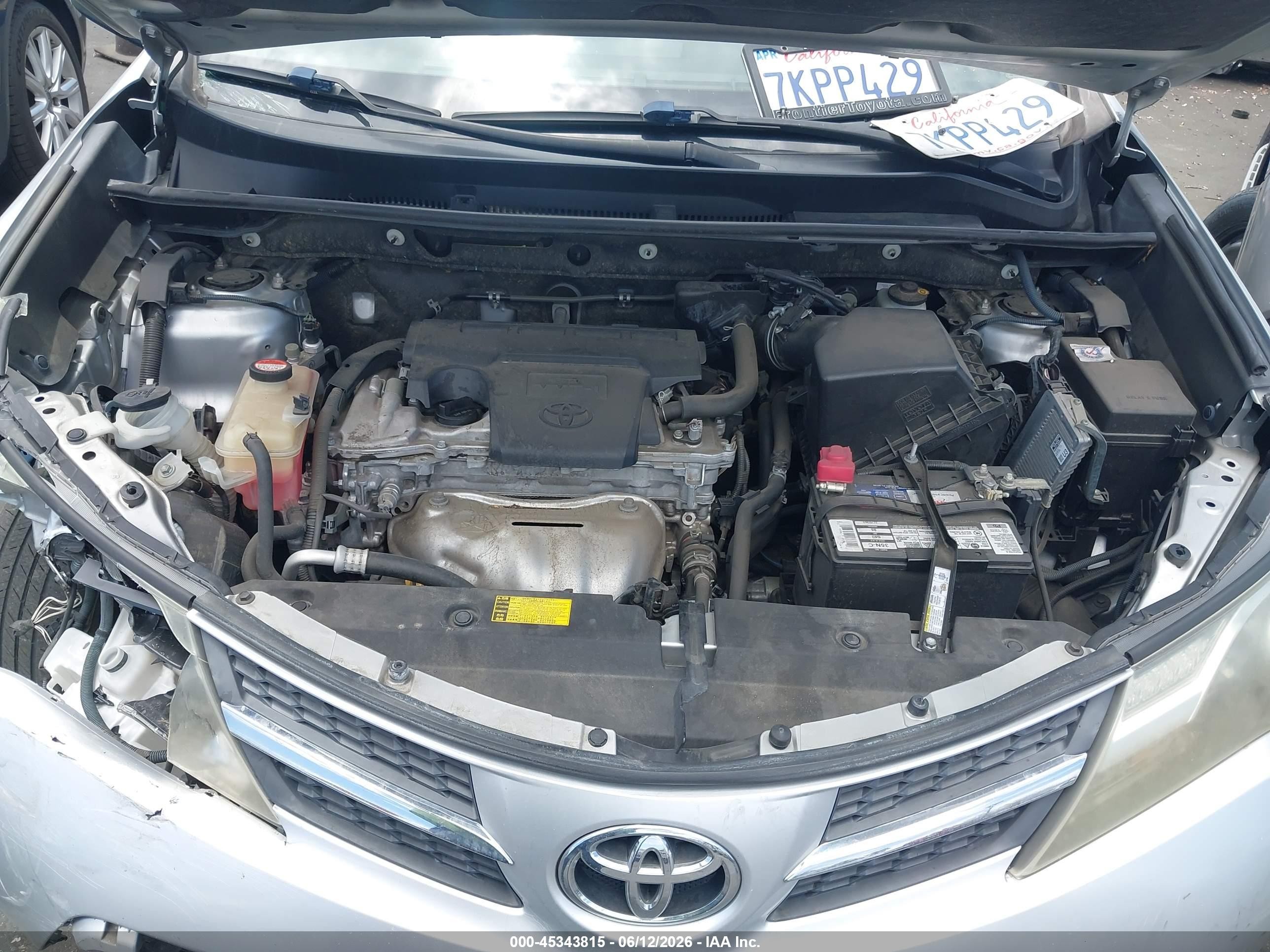 2015 Toyota Rav4 Le Silver vin: JTMZFREV2FD052858