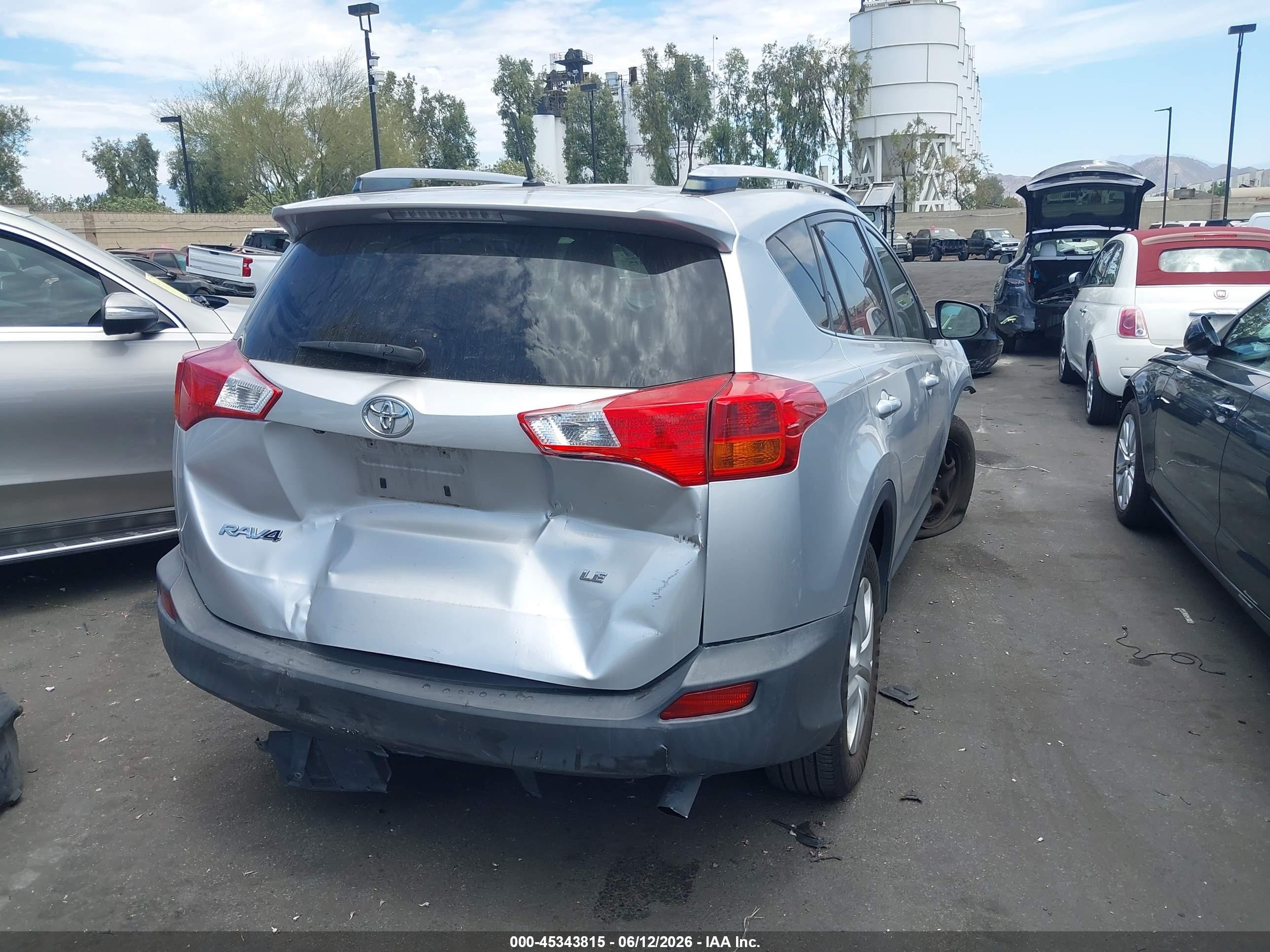 2015 Toyota Rav4 Le Silver vin: JTMZFREV2FD052858