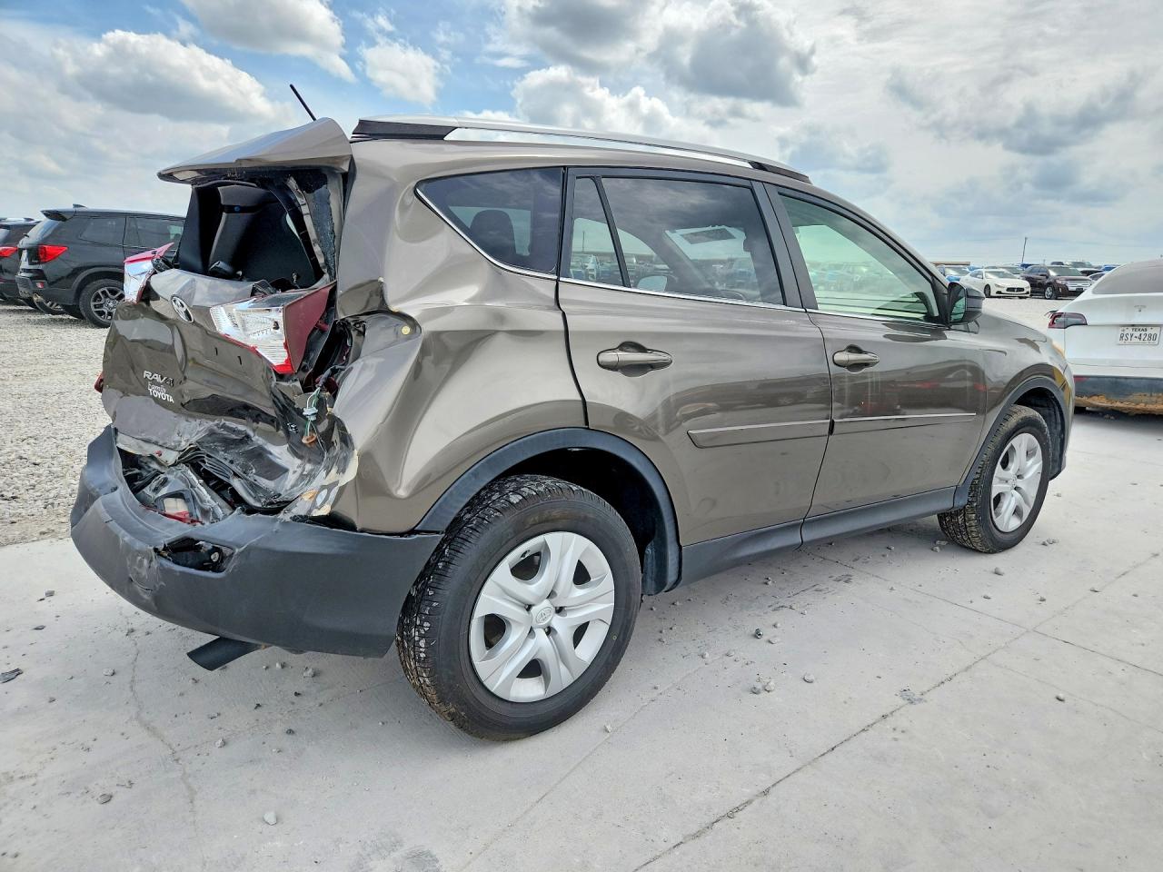 2015 Toyota Rav4 Le Gray vin: JTMZFREV2FD059311
