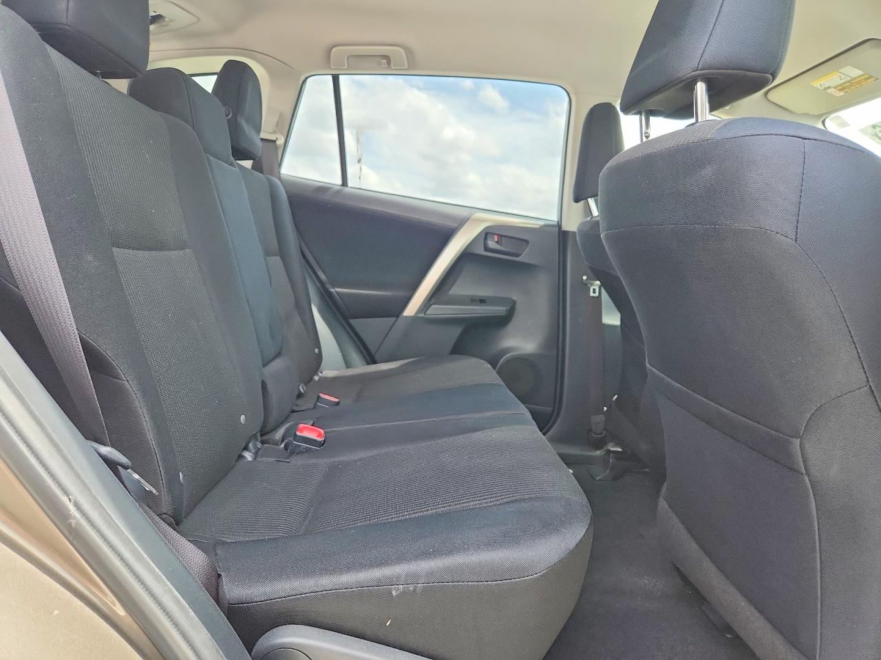 2015 Toyota Rav4 Le Gray vin: JTMZFREV2FD059311