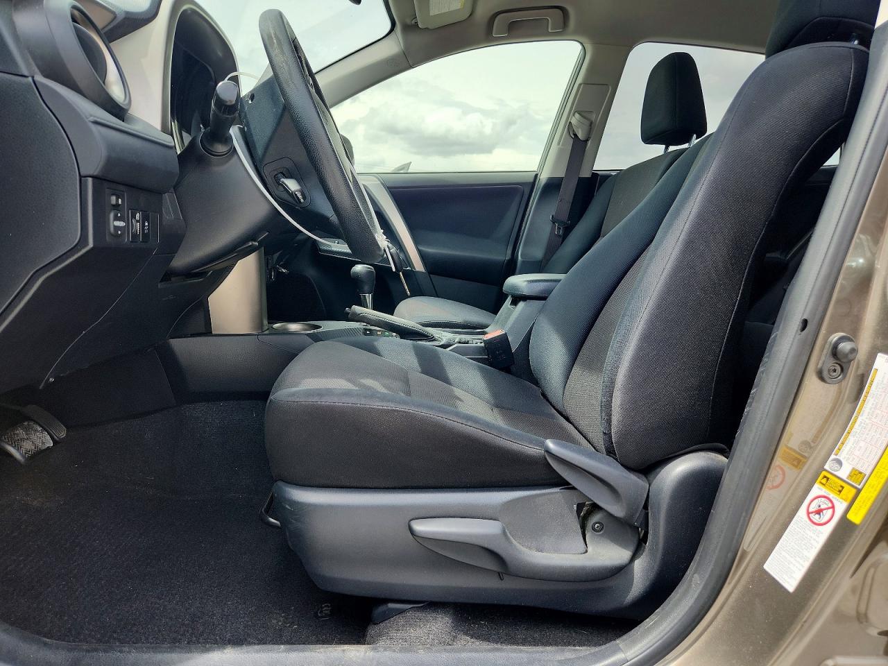 2015 Toyota Rav4 Le Gray vin: JTMZFREV2FD059311