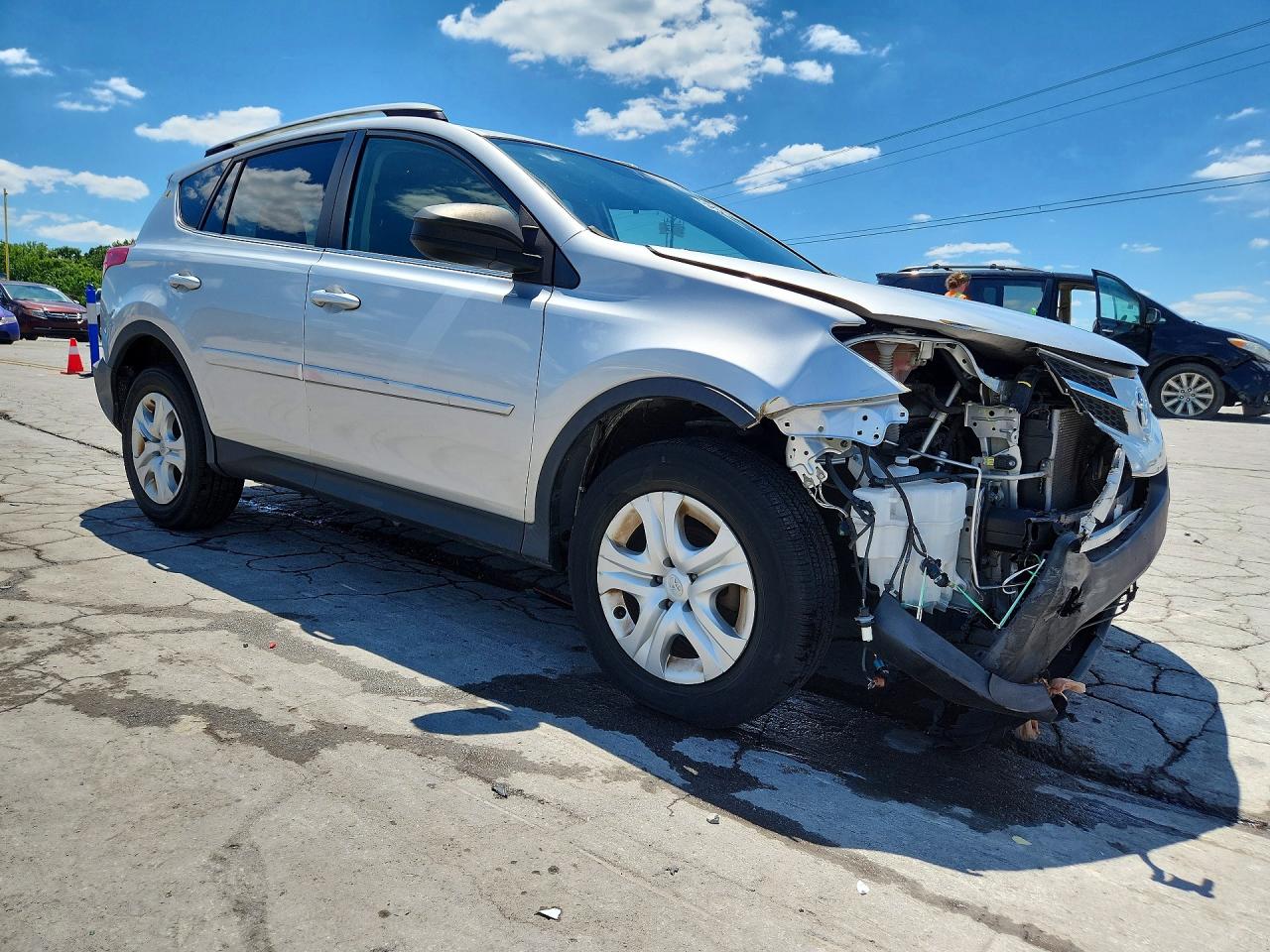 2015 Toyota Rav4 Le Silver vin: JTMZFREV2FD077436