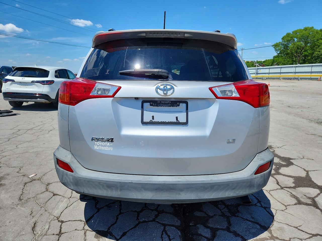 2015 Toyota Rav4 Le Silver vin: JTMZFREV2FD077436