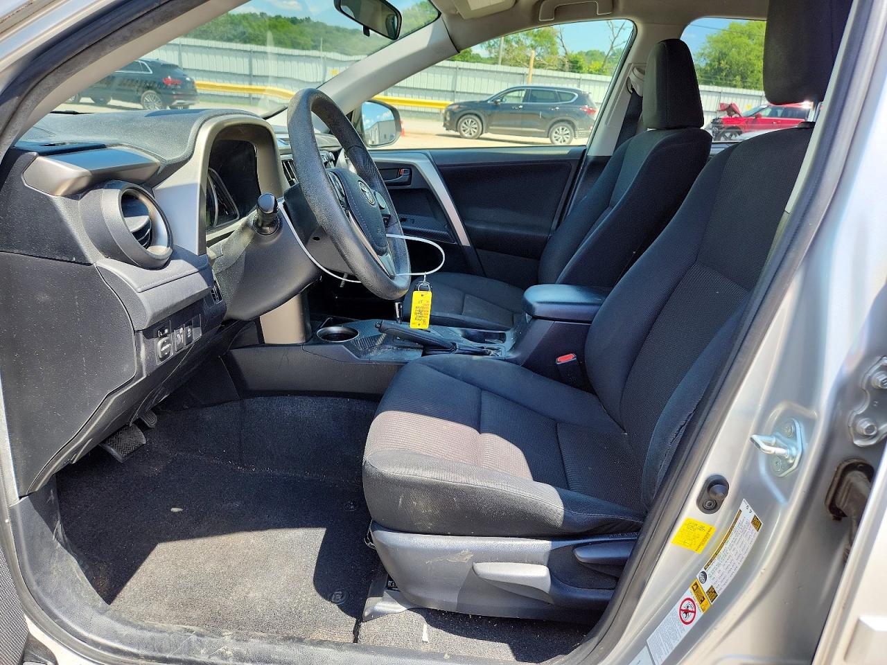 2015 Toyota Rav4 Le Silver vin: JTMZFREV2FD077436