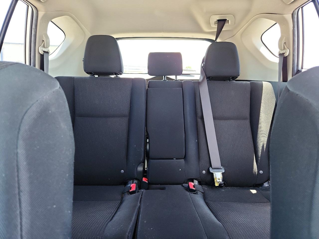 2015 Toyota Rav4 Le Silver vin: JTMZFREV2FD077436