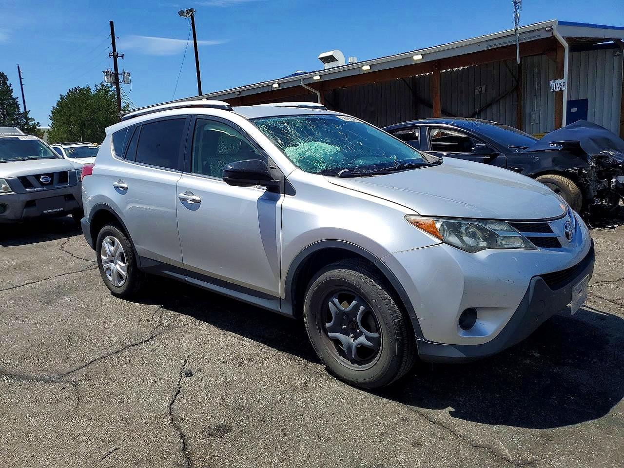 2015 Toyota Rav4 Le Silver vin: JTMZFREV2FD079252