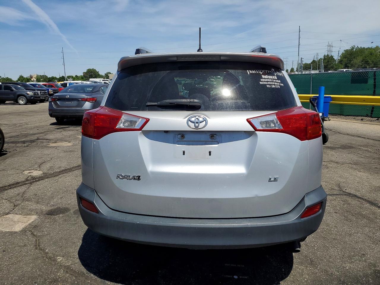 2015 Toyota Rav4 Le Silver vin: JTMZFREV2FD079252