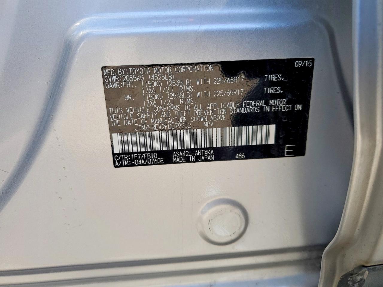 2015 Toyota Rav4 Le Silver vin: JTMZFREV2FD079252