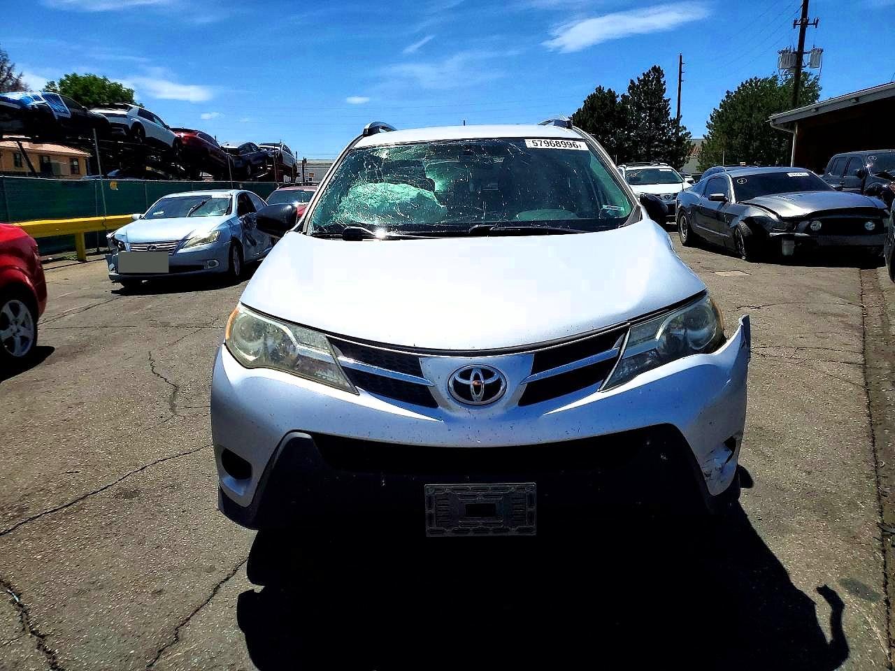 2015 Toyota Rav4 Le Silver vin: JTMZFREV2FD079252