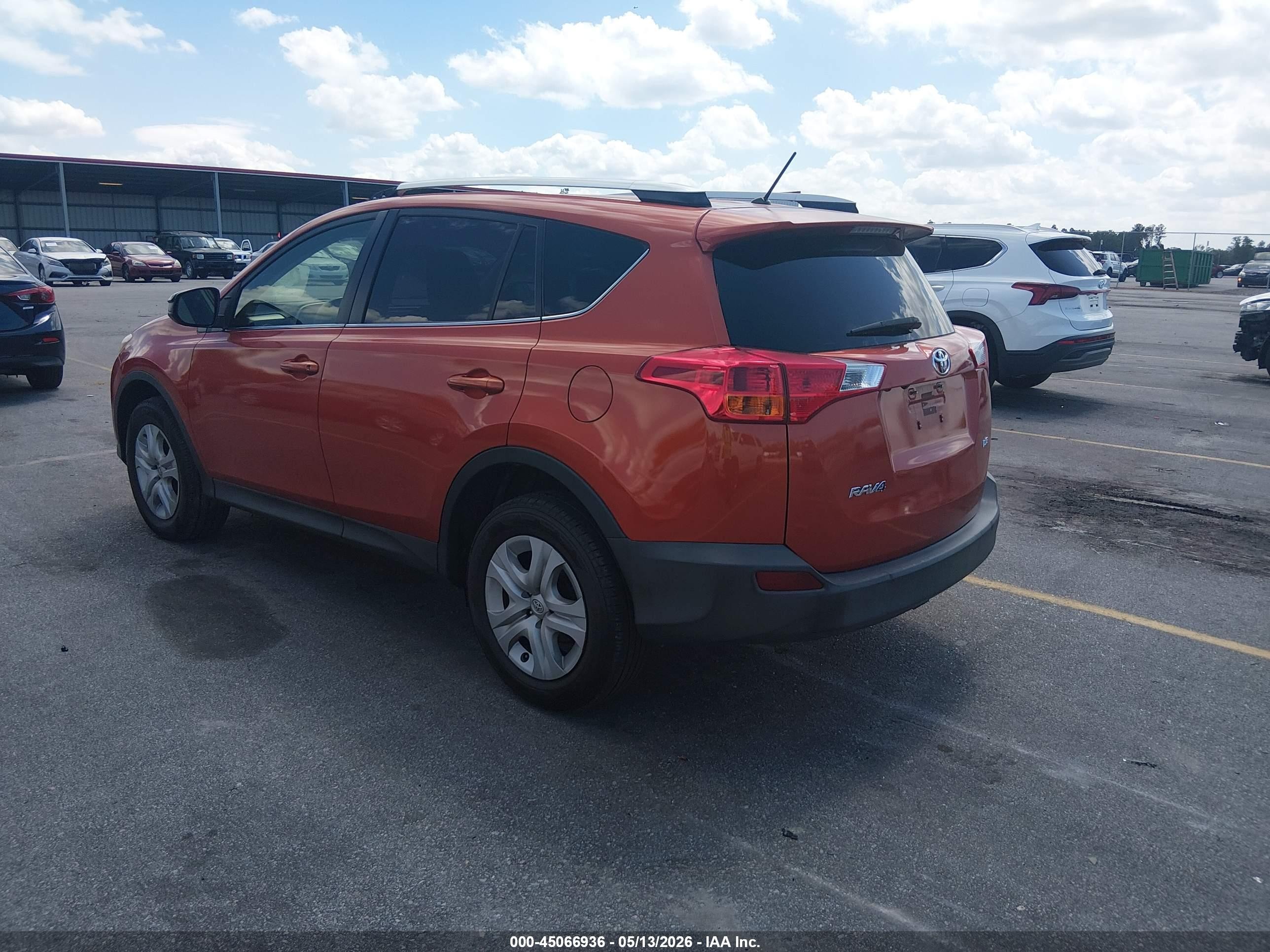 2015 Toyota Rav4 Le Orange vin: JTMZFREV2FJ034684