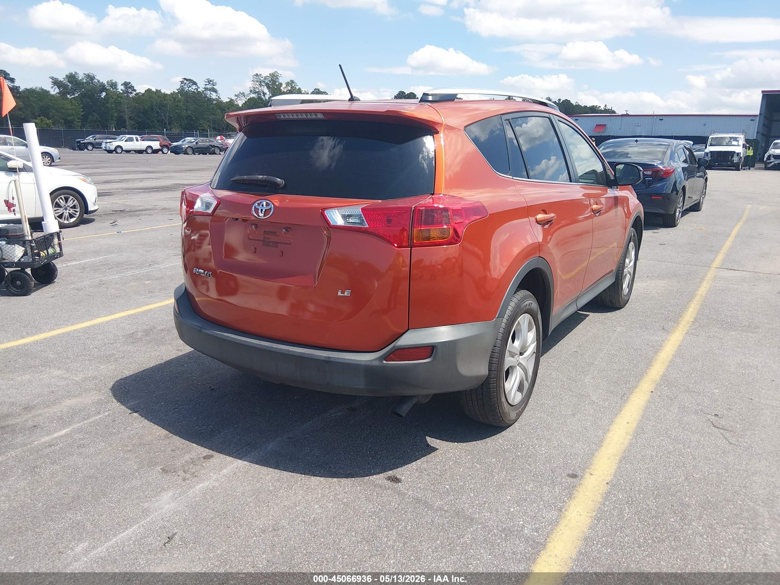 2015 Toyota Rav4 Le Orange vin: JTMZFREV2FJ034684