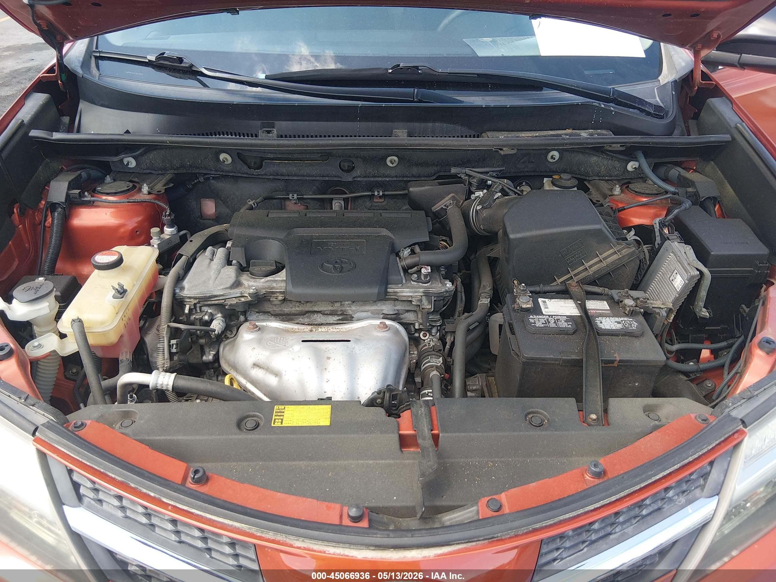 2015 Toyota Rav4 Le Orange vin: JTMZFREV2FJ034684