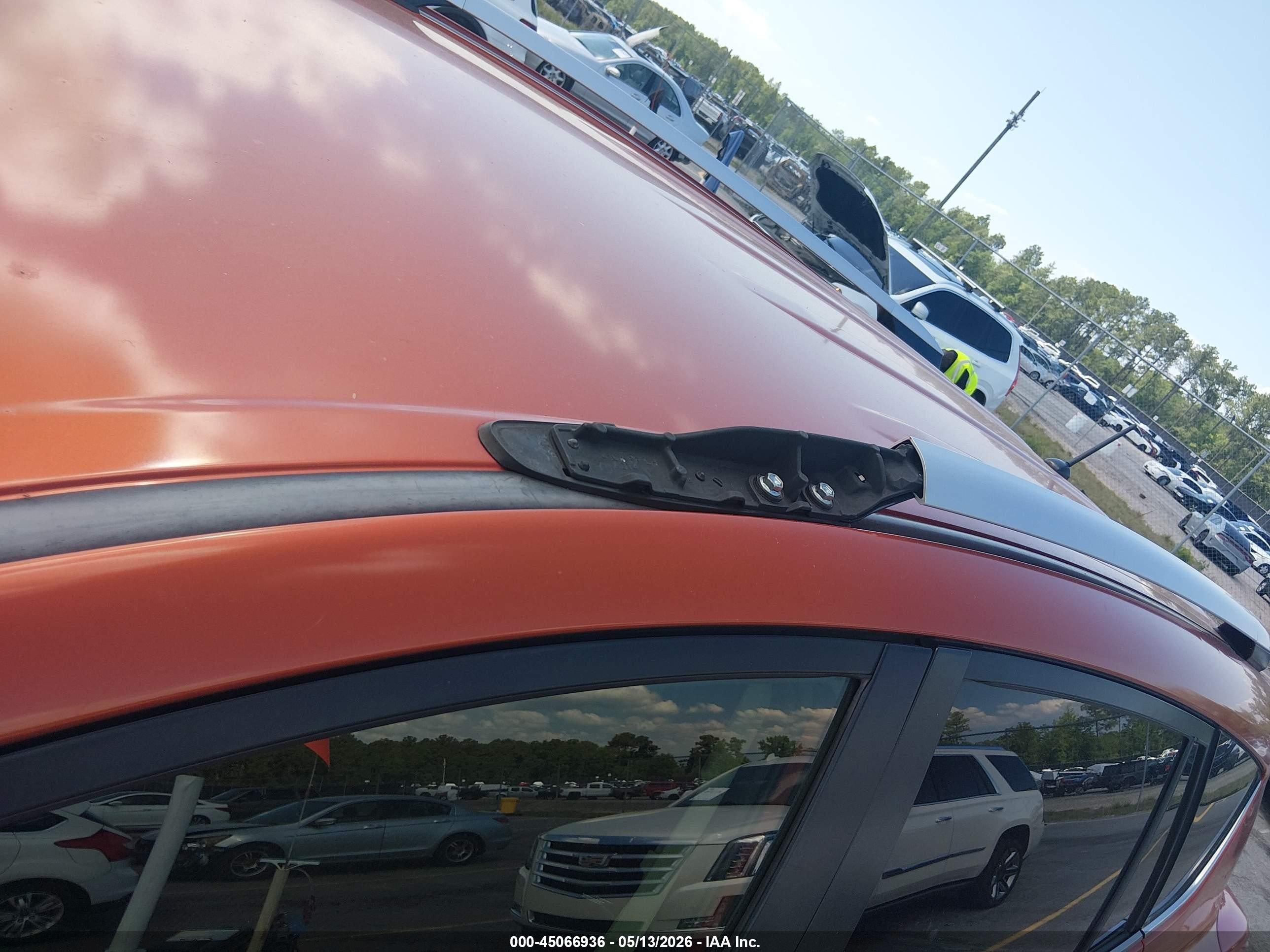 2015 Toyota Rav4 Le Orange vin: JTMZFREV2FJ034684