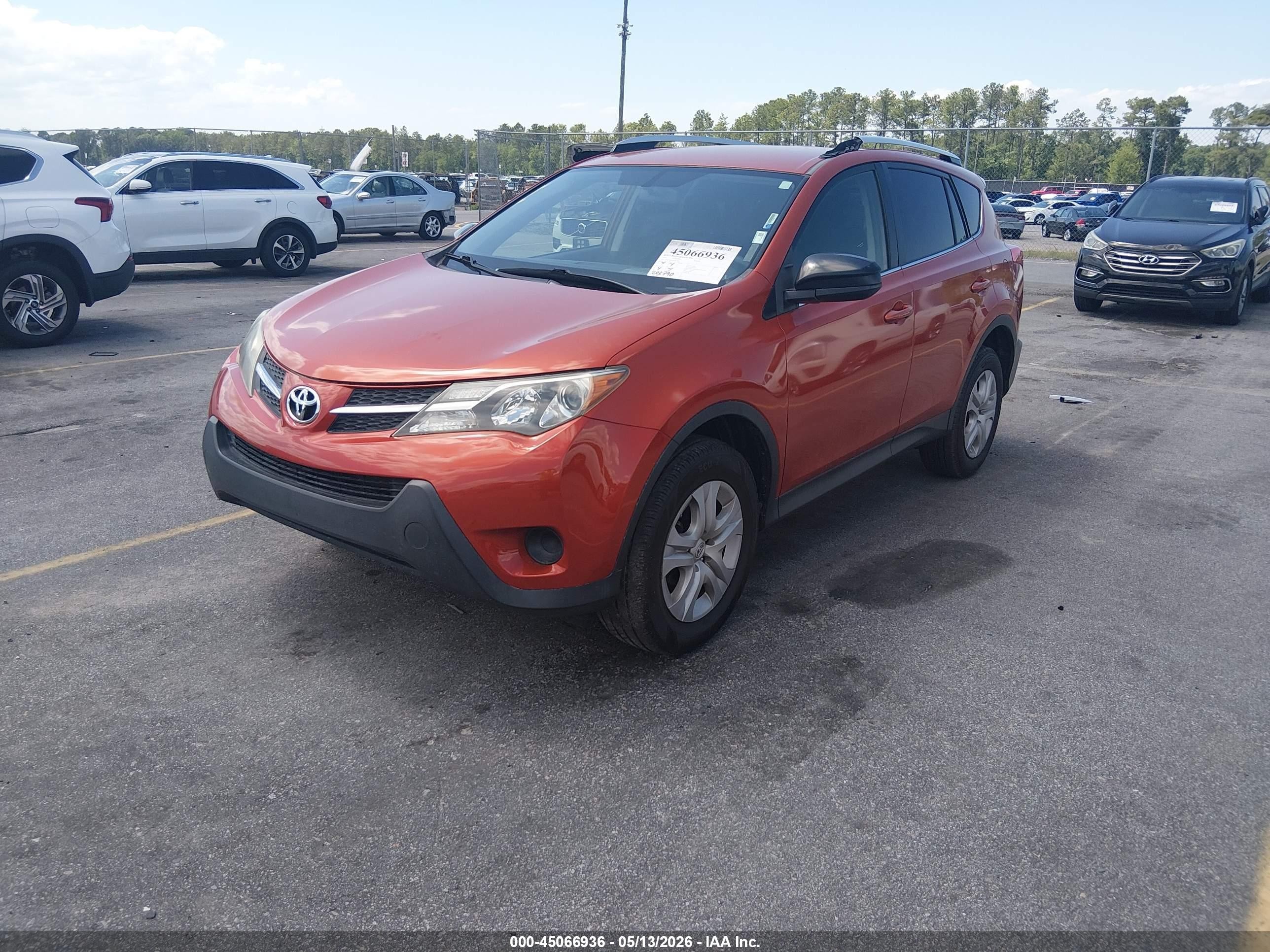 2015 Toyota Rav4 Le Orange vin: JTMZFREV2FJ034684