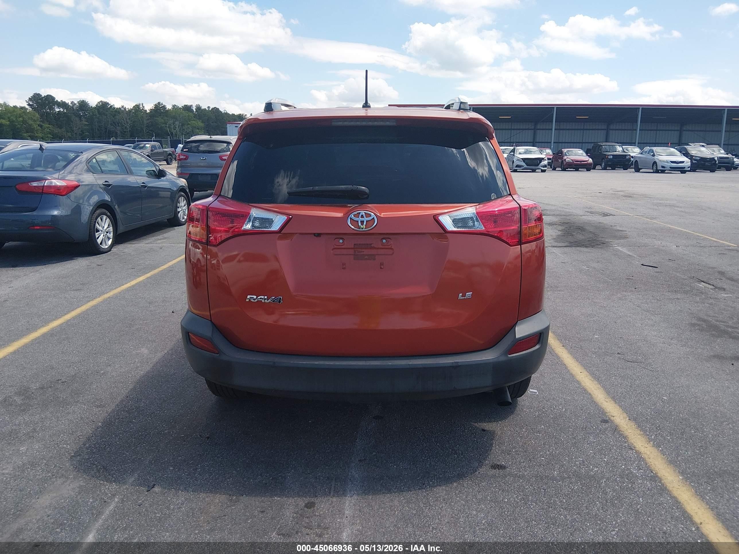 2015 Toyota Rav4 Le Orange vin: JTMZFREV2FJ034684
