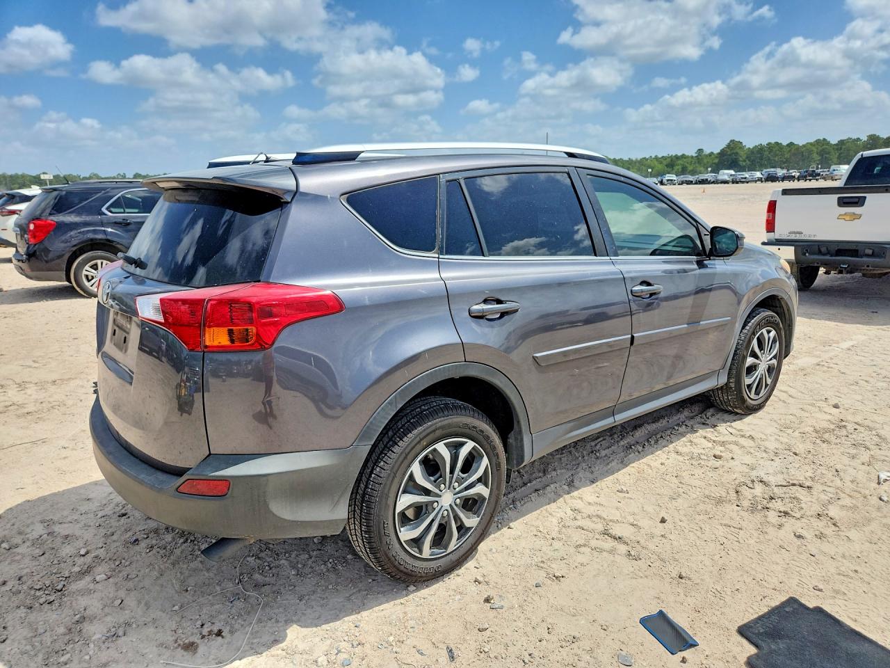 2015 Toyota Rav4 Le Gray vin: JTMZFREV2FJ053977