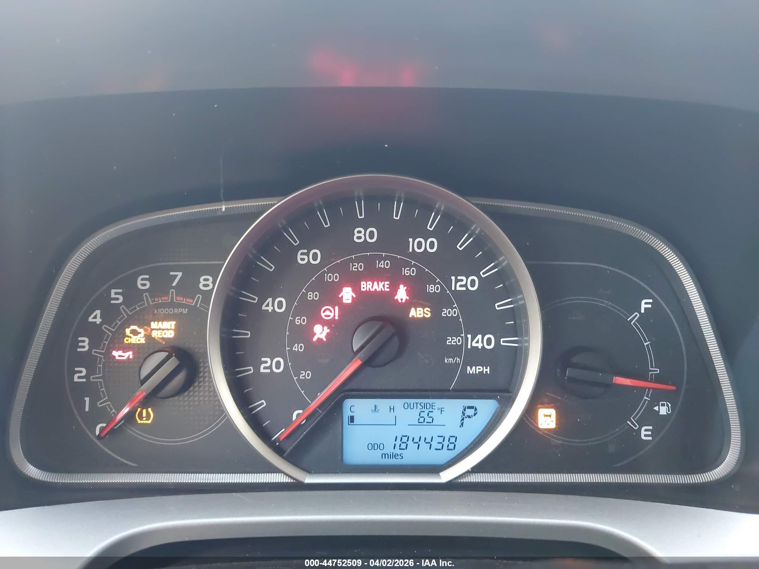 2015 Toyota Rav4 Le Silver vin: JTMZFREV2FJ054109