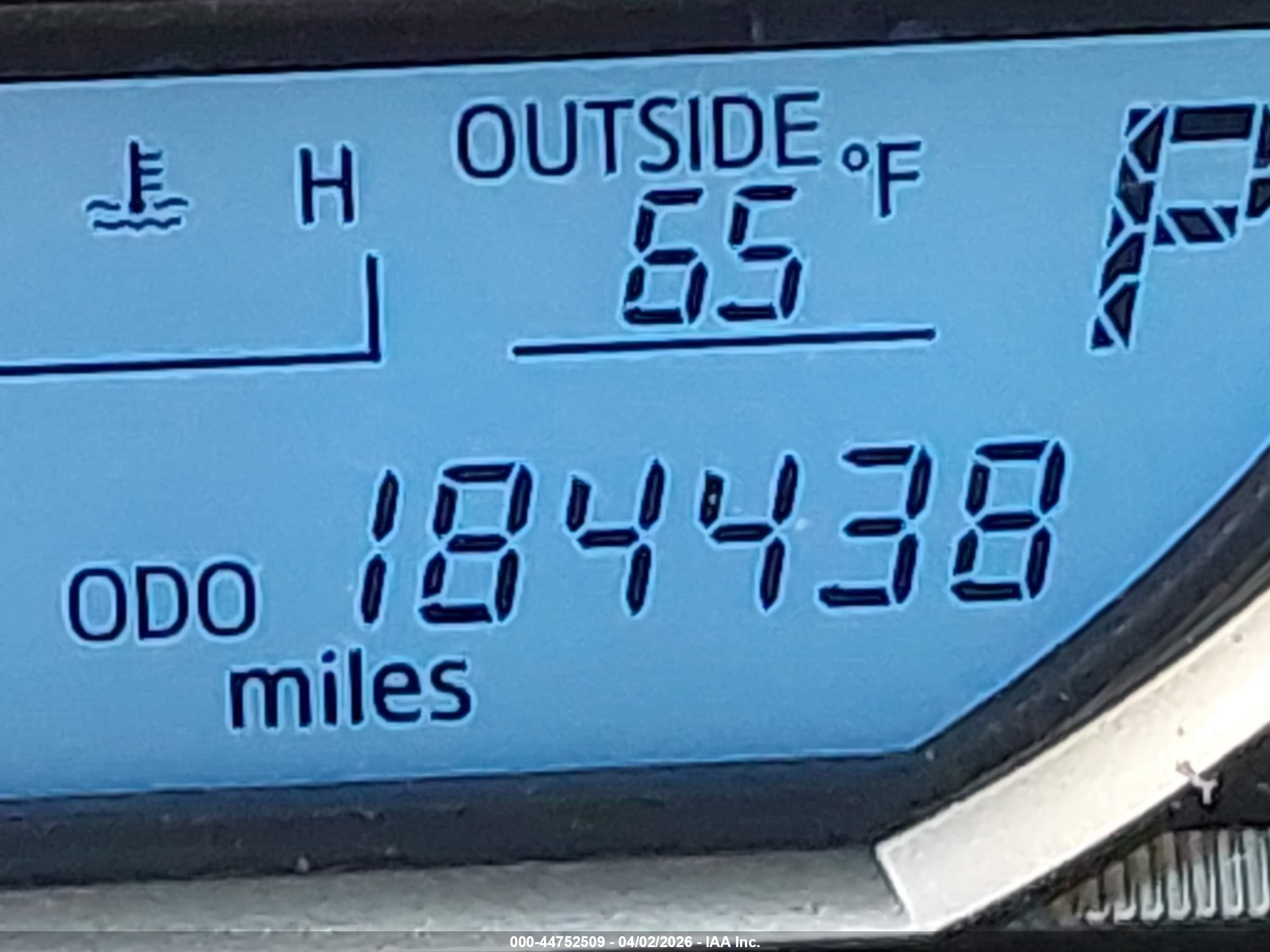 2015 Toyota Rav4 Le Silver vin: JTMZFREV2FJ054109