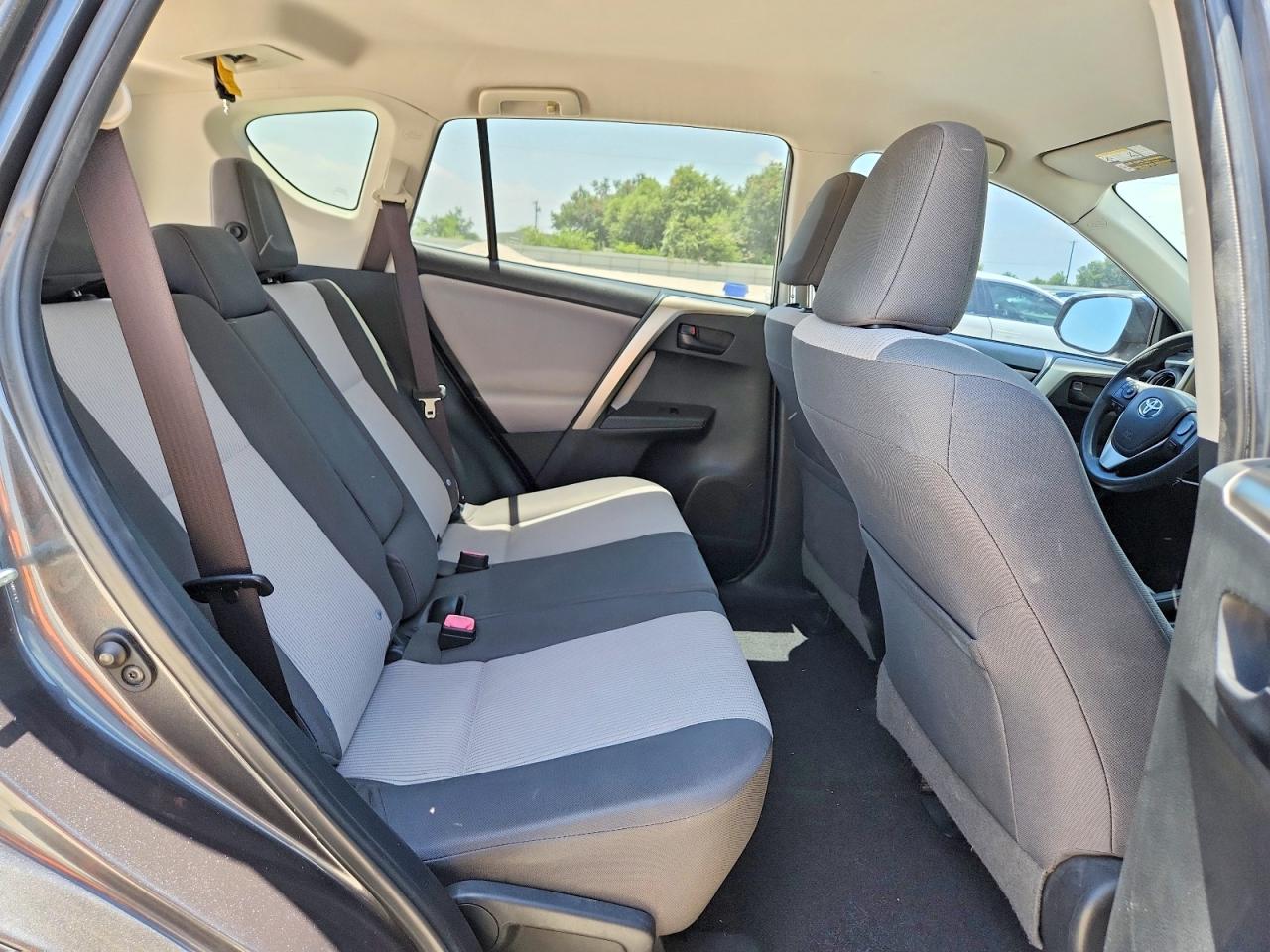2015 Toyota Rav4 Le Gray vin: JTMZFREV2FJ056541