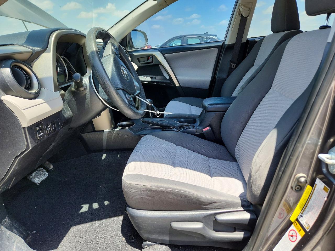 2015 Toyota Rav4 Le Gray vin: JTMZFREV2FJ056541