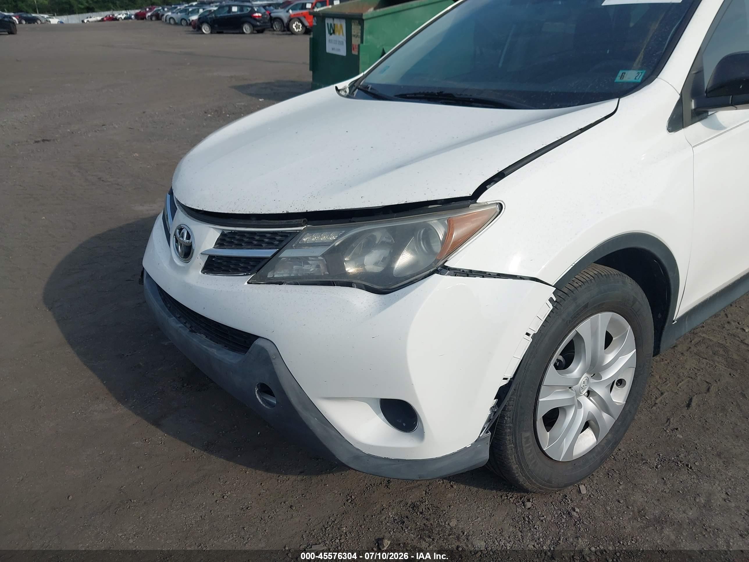 2015 Toyota Rav4 Le White vin: JTMZFREV2FJ056717
