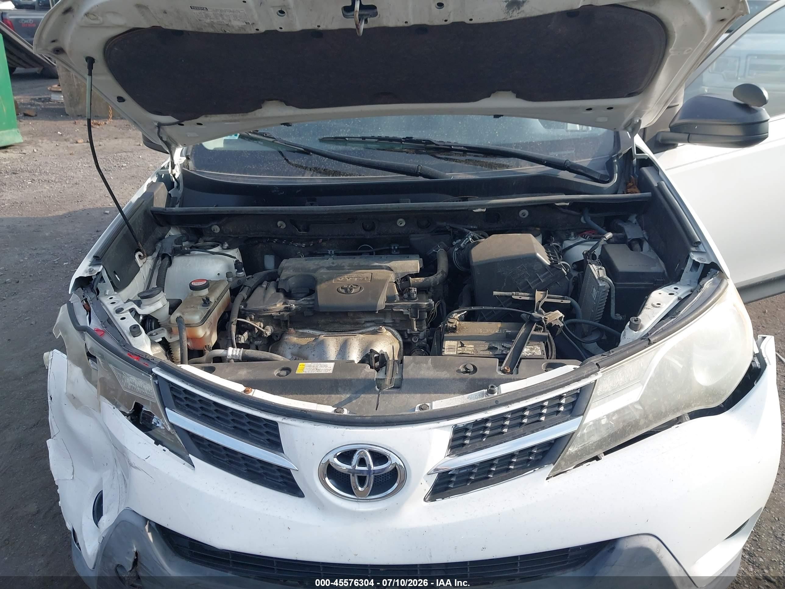 2015 Toyota Rav4 Le White vin: JTMZFREV2FJ056717