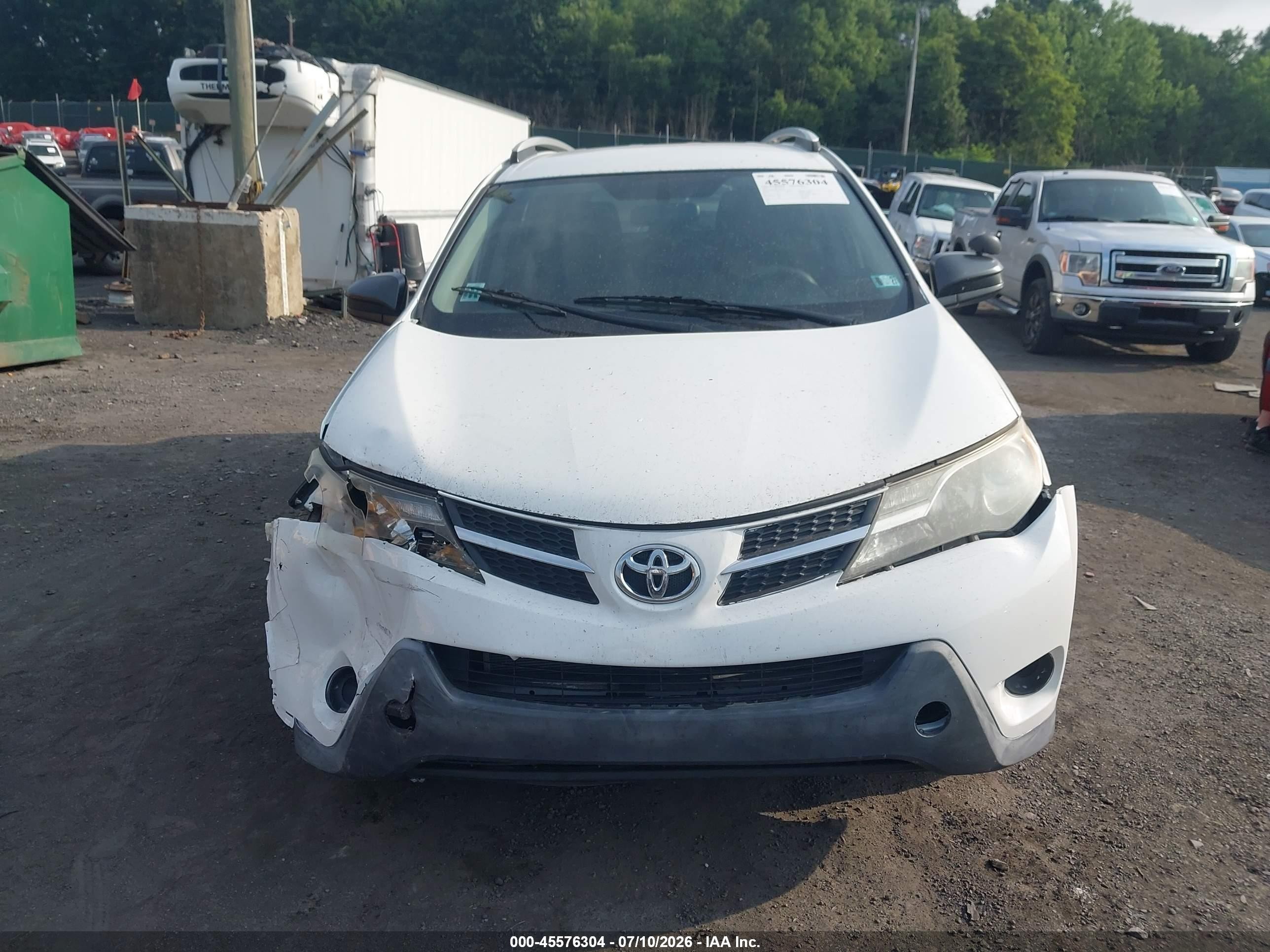 2015 Toyota Rav4 Le White vin: JTMZFREV2FJ056717