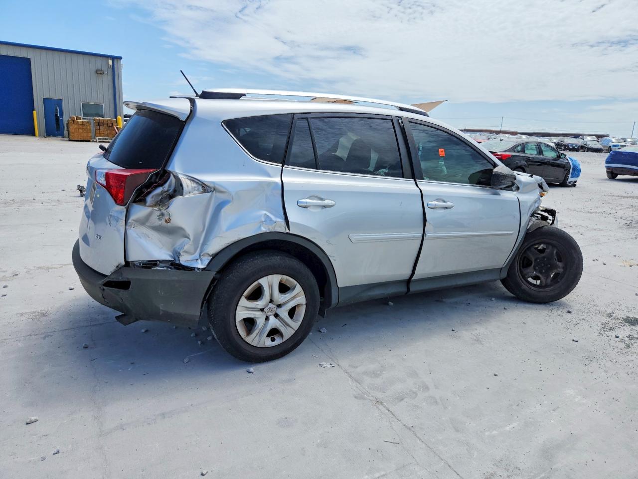 2015 Toyota Rav4 Le Silver vin: JTMZFREV2FJ056765