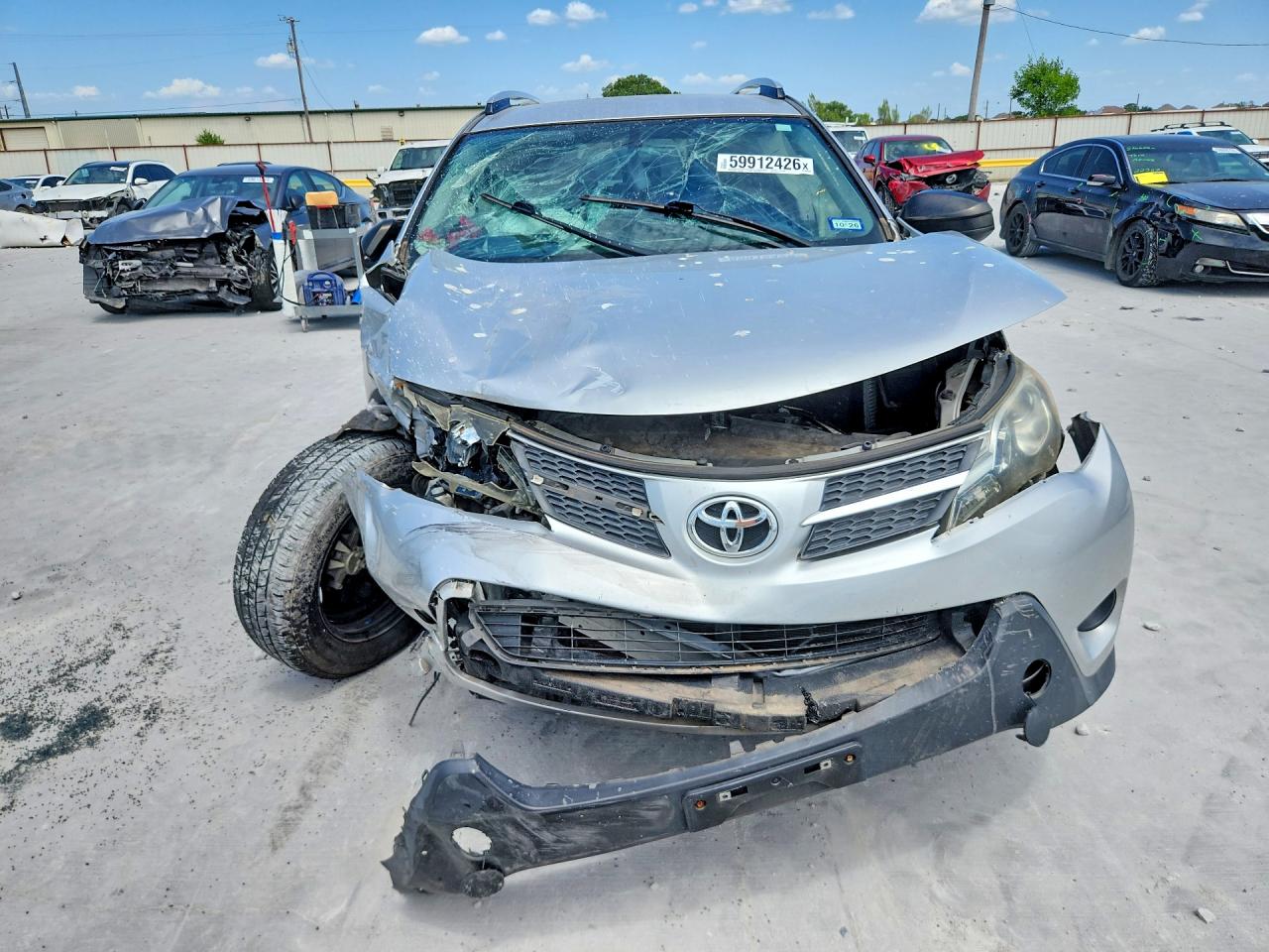 2015 Toyota Rav4 Le Silver vin: JTMZFREV2FJ056765