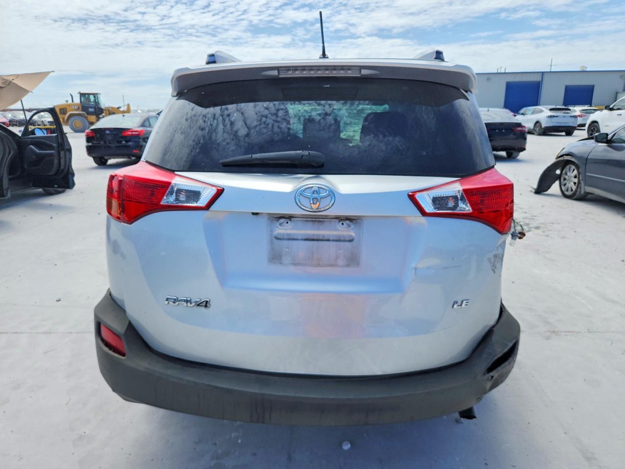 2015 Toyota Rav4 Le Silver vin: JTMZFREV2FJ056765