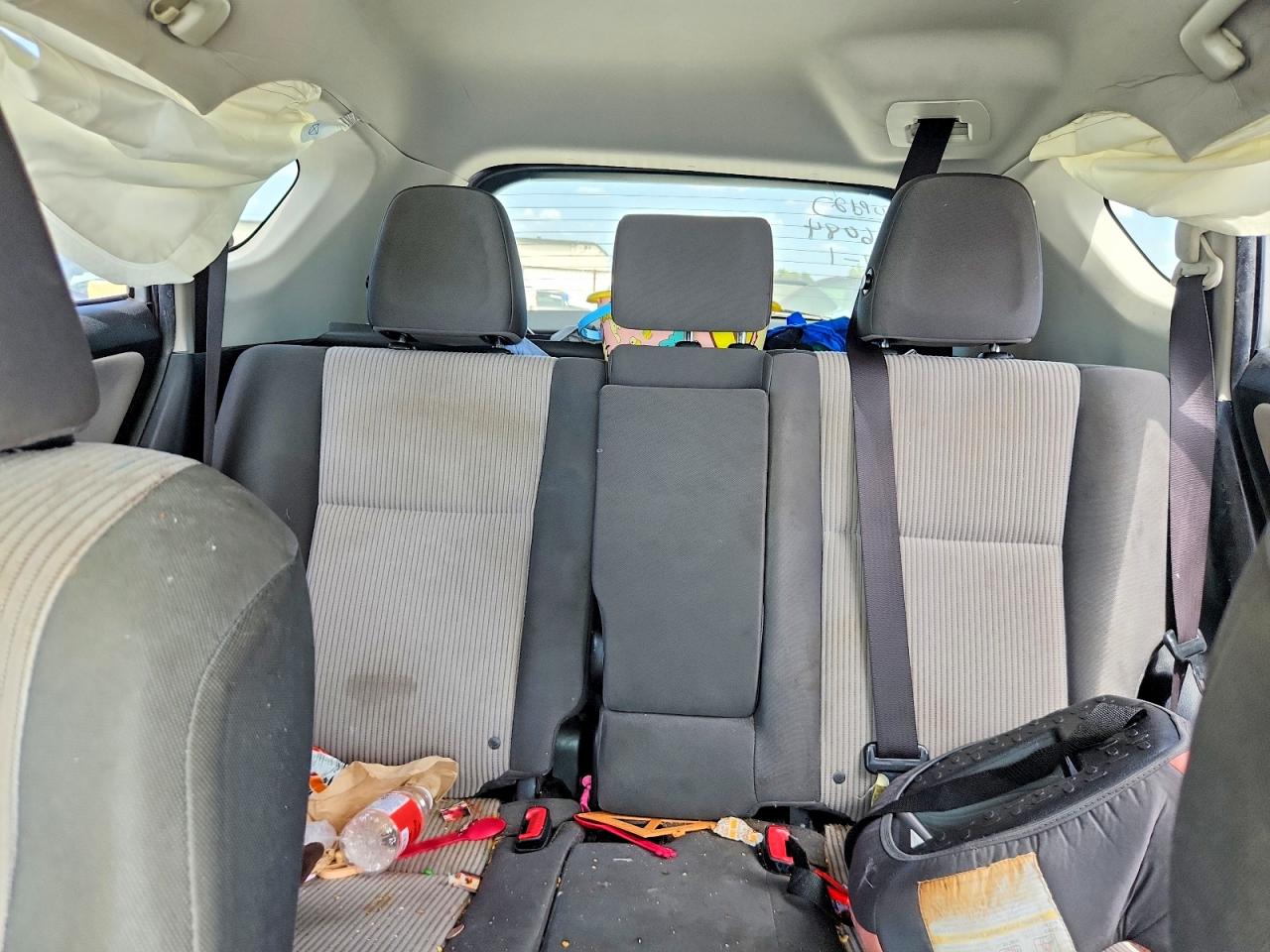 2015 Toyota Rav4 Le Silver vin: JTMZFREV2FJ056765