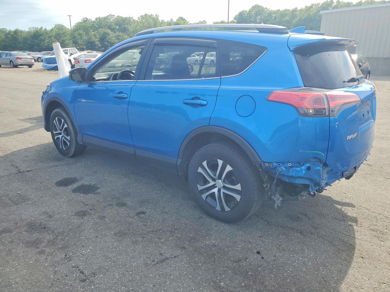 2017 Toyota Rav4 Le Синий vin: JTMZFREV2HJ701112