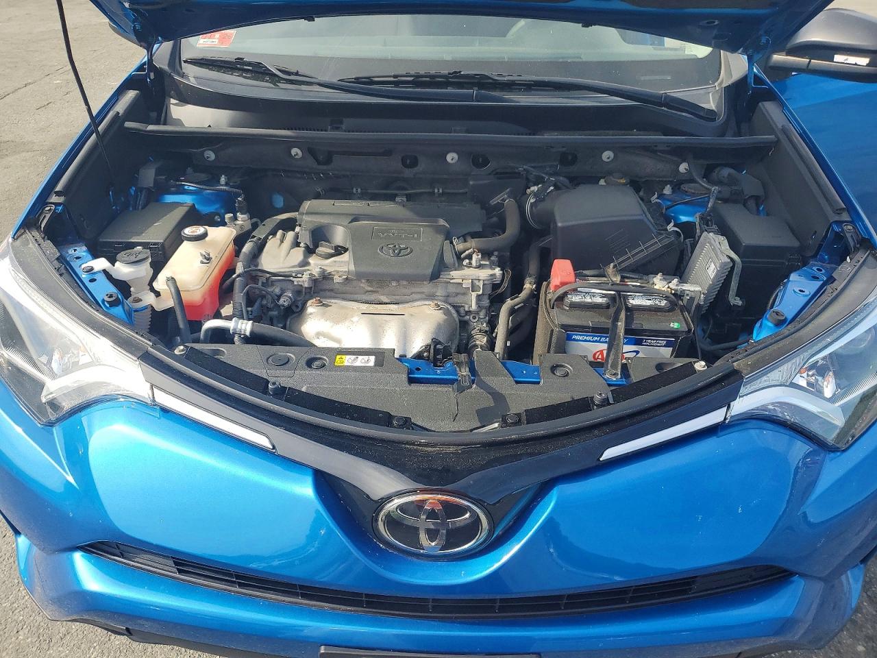 2017 Toyota Rav4 Le Синий vin: JTMZFREV2HJ701112