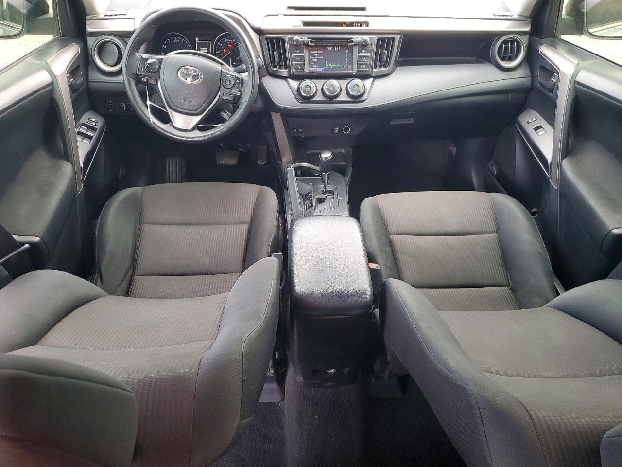 2018 Toyota Rav4 Le Silver vin: JTMZFREV2JJ210187