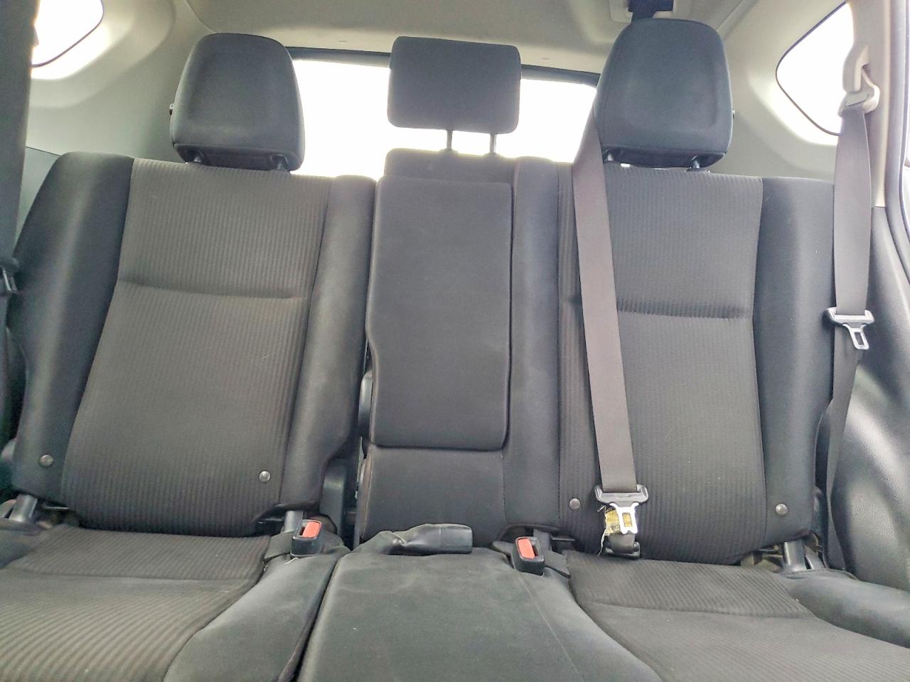 2018 Toyota Rav4 Le Silver vin: JTMZFREV2JJ210187