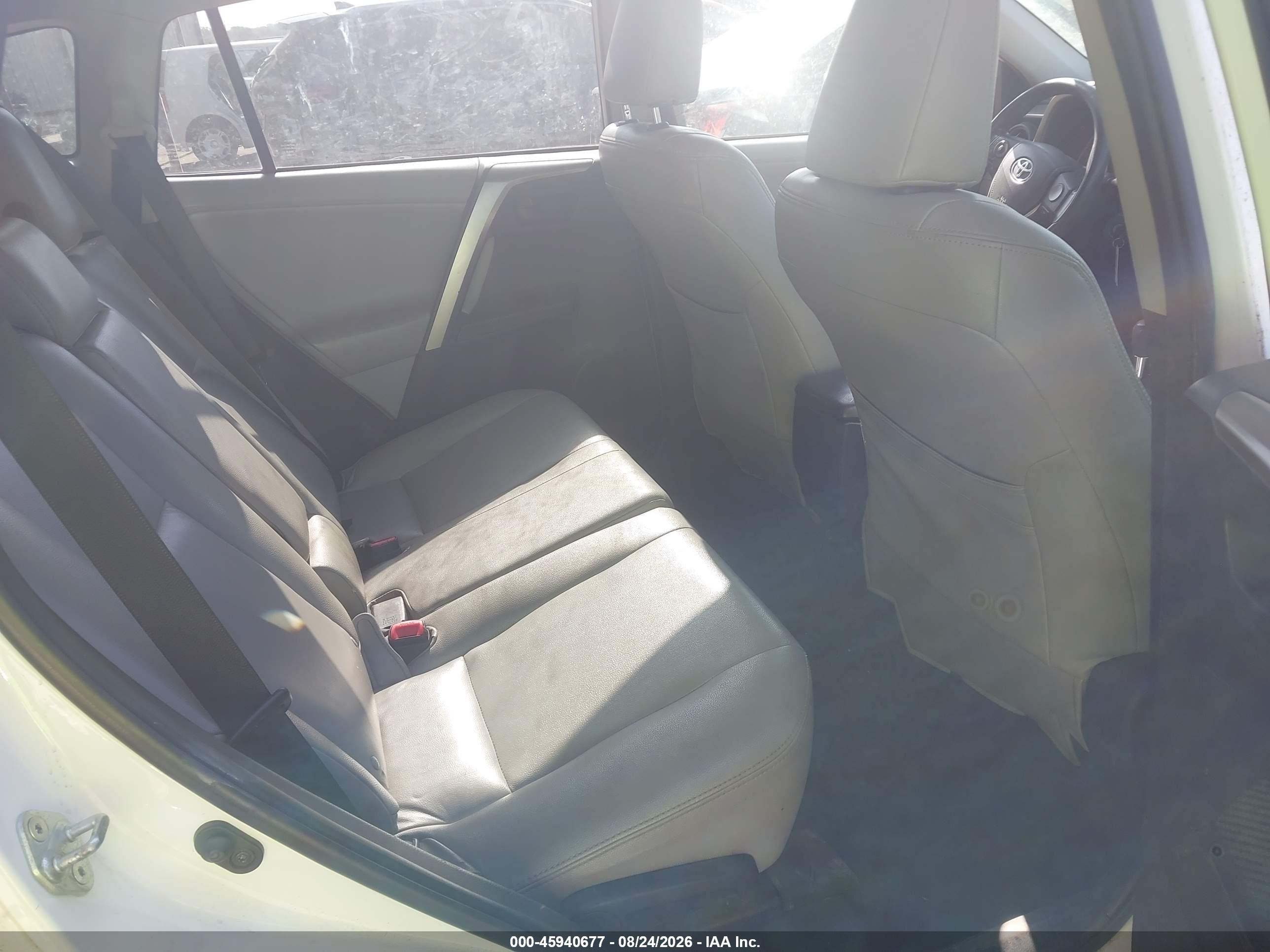 2013 Toyota Rav4 Le White vin: JTMZFREV3DD002998