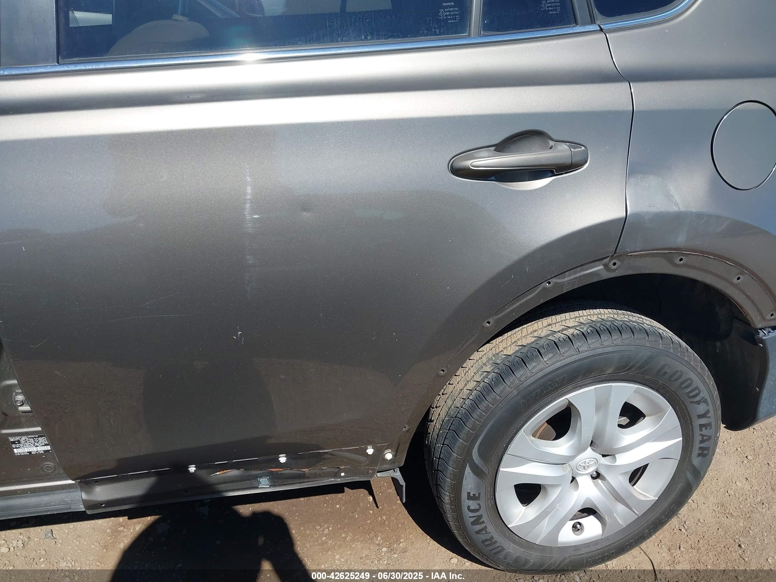 2013 Toyota Rav4 Le Gray vin: JTMZFREV3DD005609