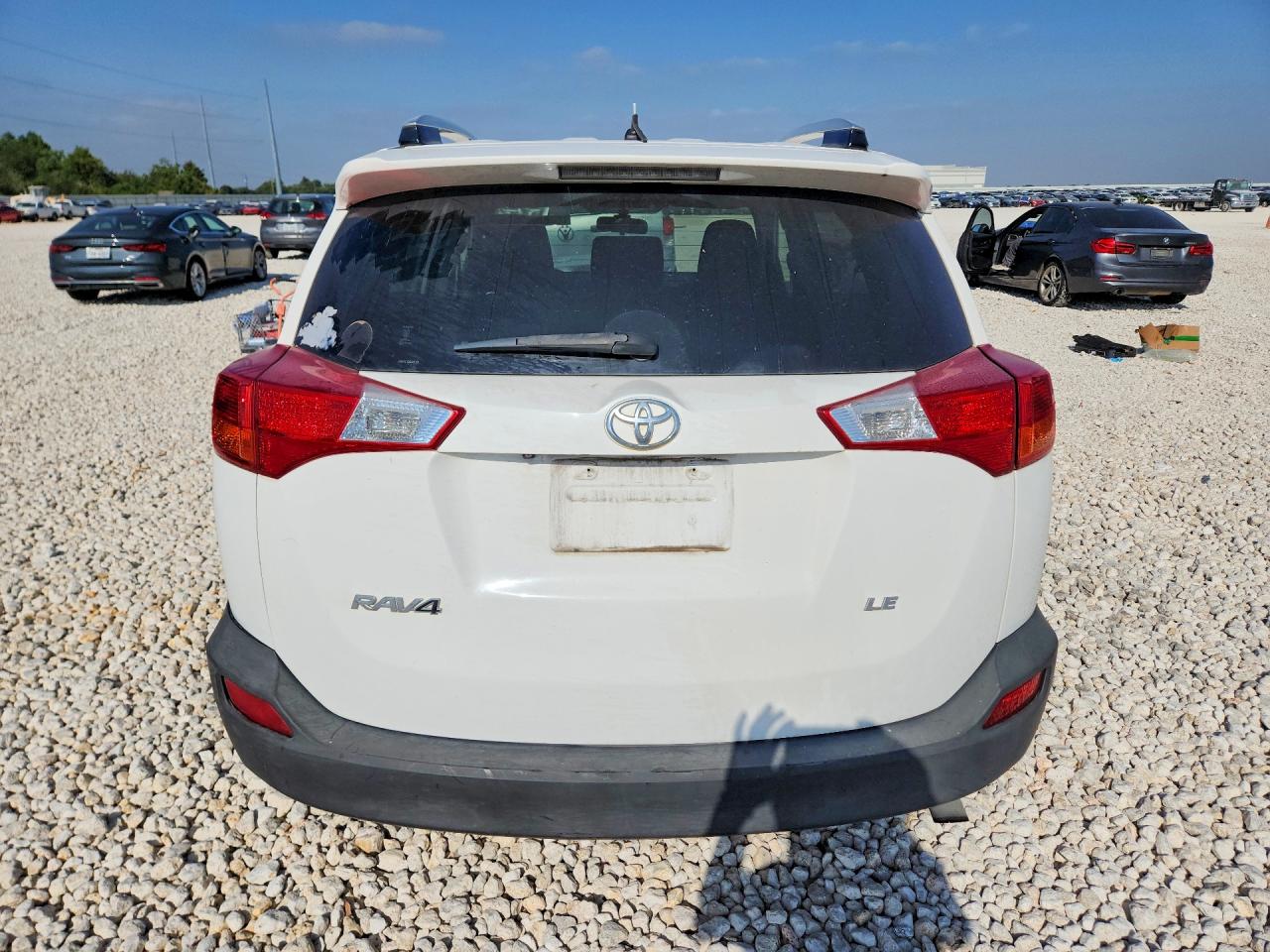 2013 Toyota Rav4 Le White vin: JTMZFREV3DD021034