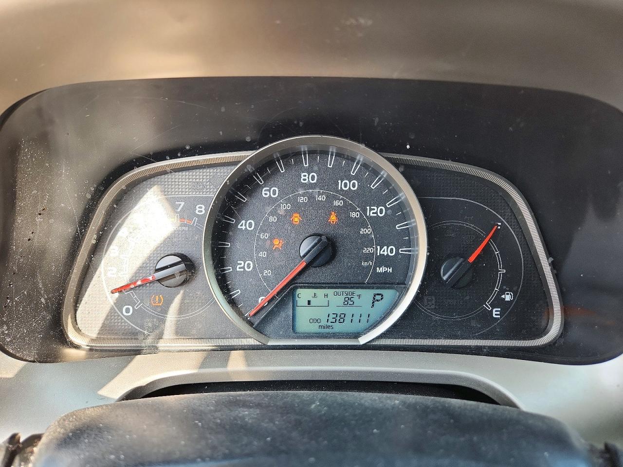 2013 Toyota Rav4 Le White vin: JTMZFREV3DD021034