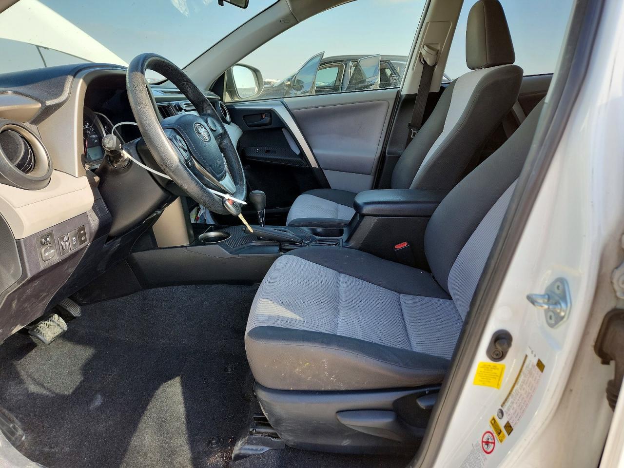 2013 Toyota Rav4 Le White vin: JTMZFREV3DD021034
