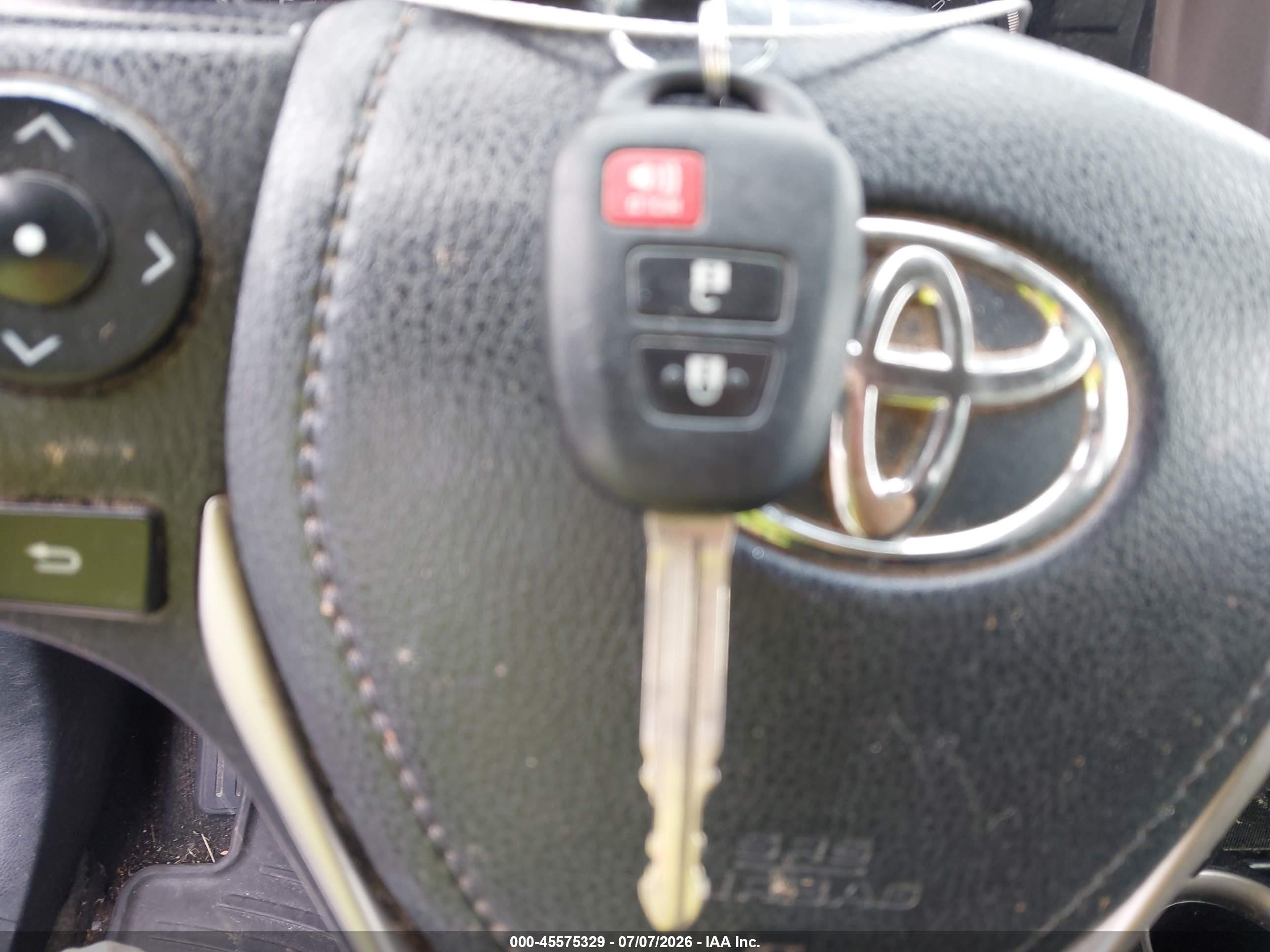 2014 Toyota Rav4 Le Blue vin: JTMZFREV3ED037512
