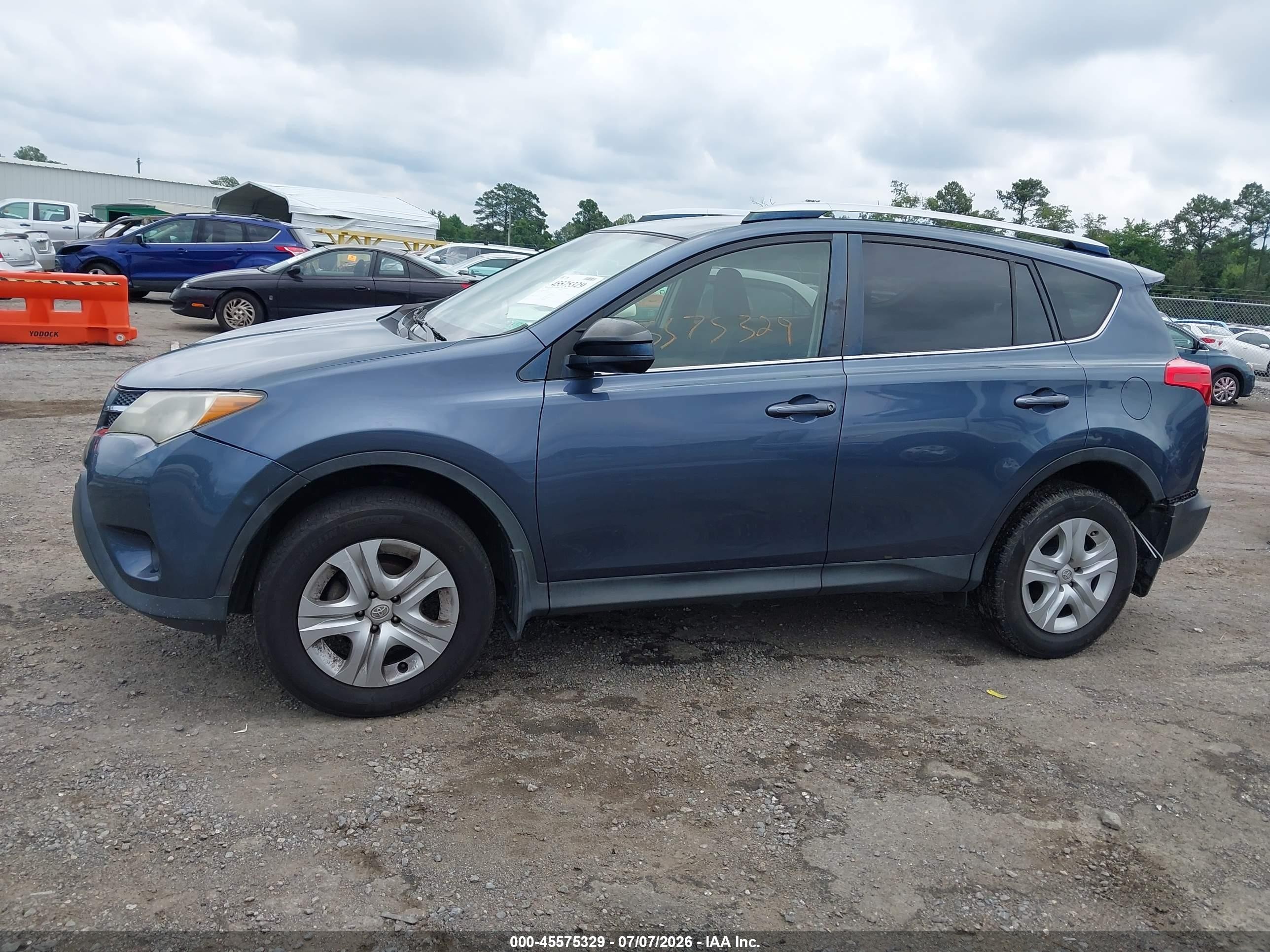 2014 Toyota Rav4 Le Blue vin: JTMZFREV3ED037512