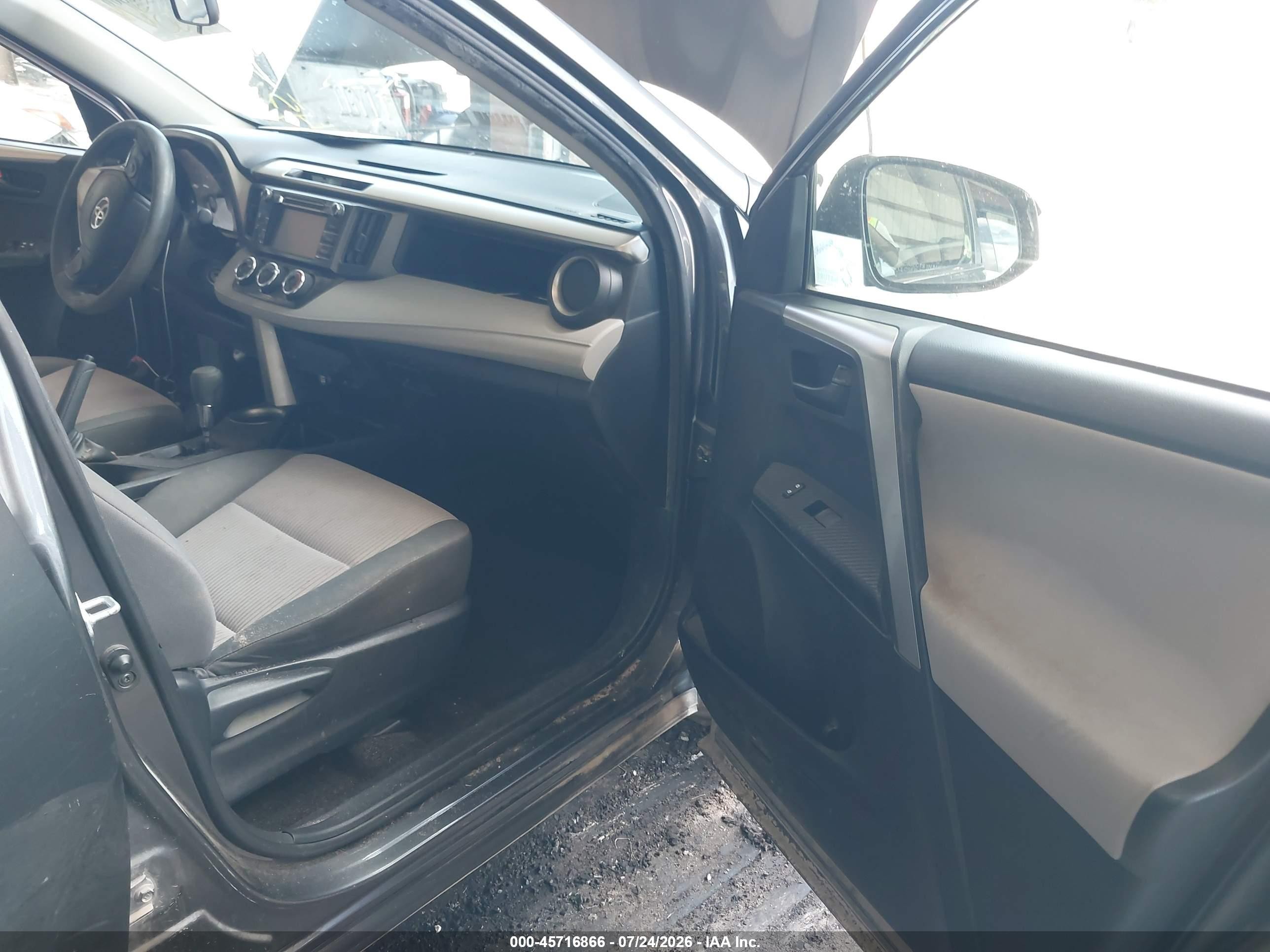 2015 Toyota Rav4 Le Gray vin: JTMZFREV3FD068356
