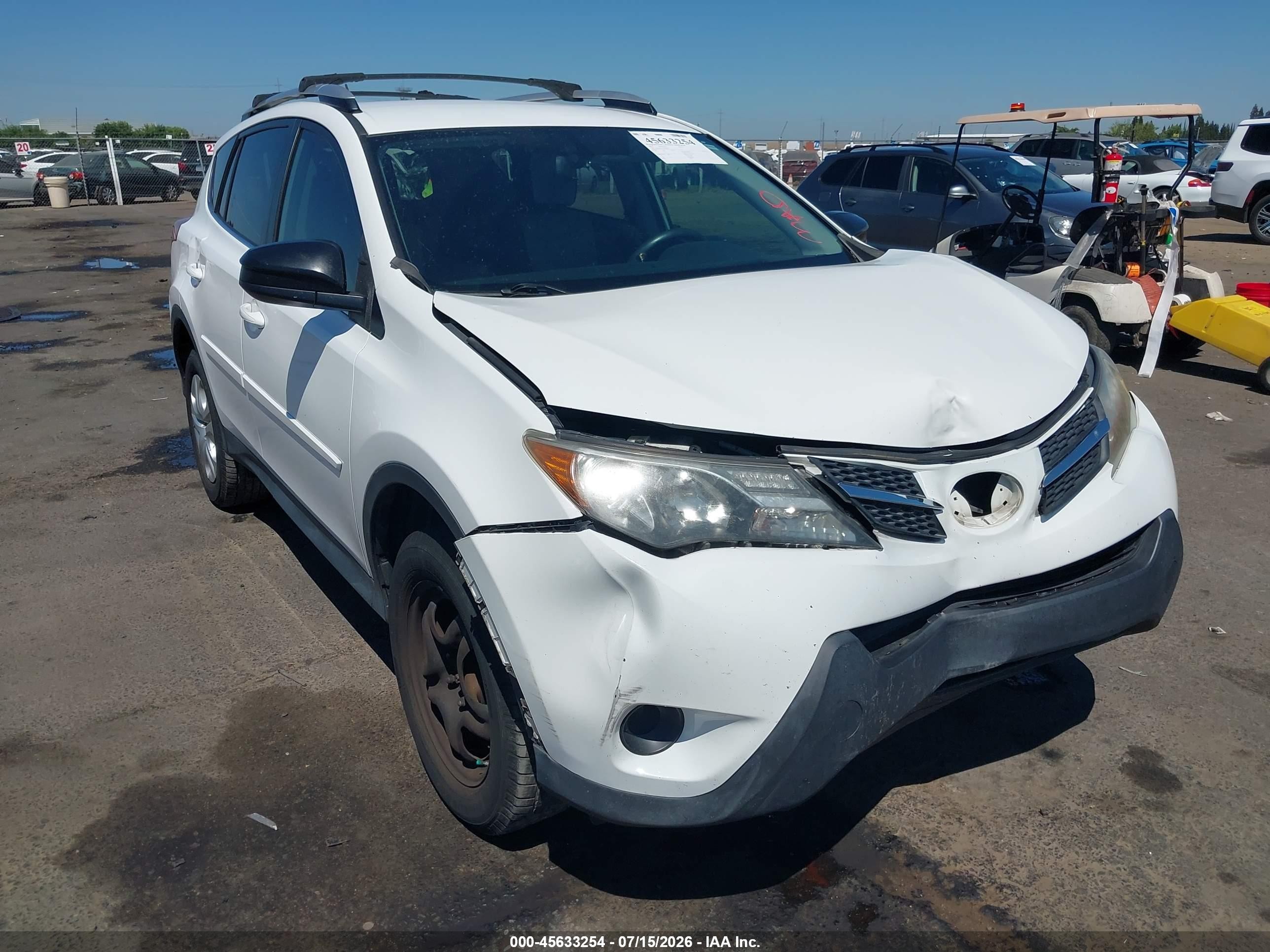 2015 Toyota Rav4 Le White vin: JTMZFREV3FD078644