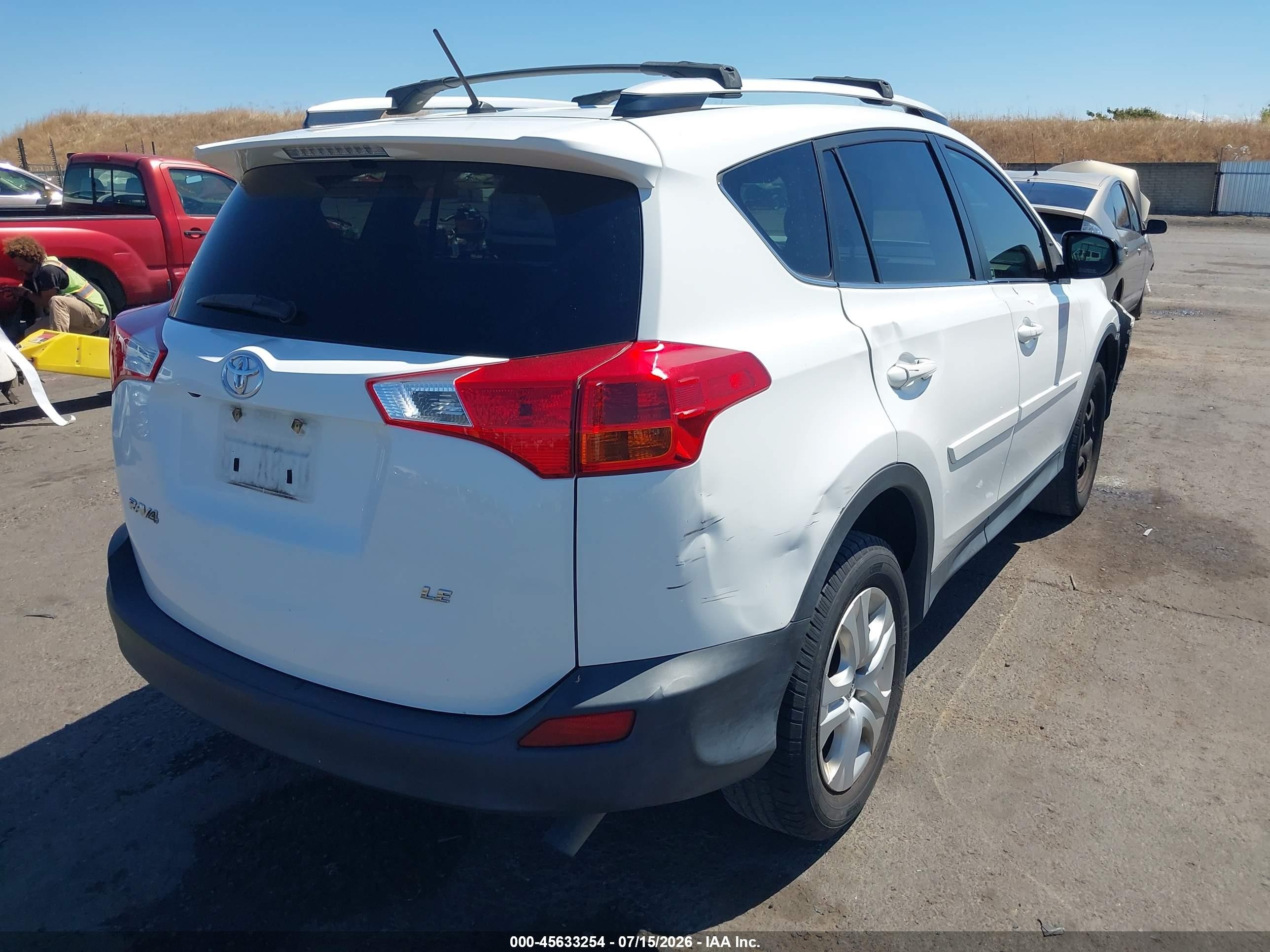 2015 Toyota Rav4 Le White vin: JTMZFREV3FD078644