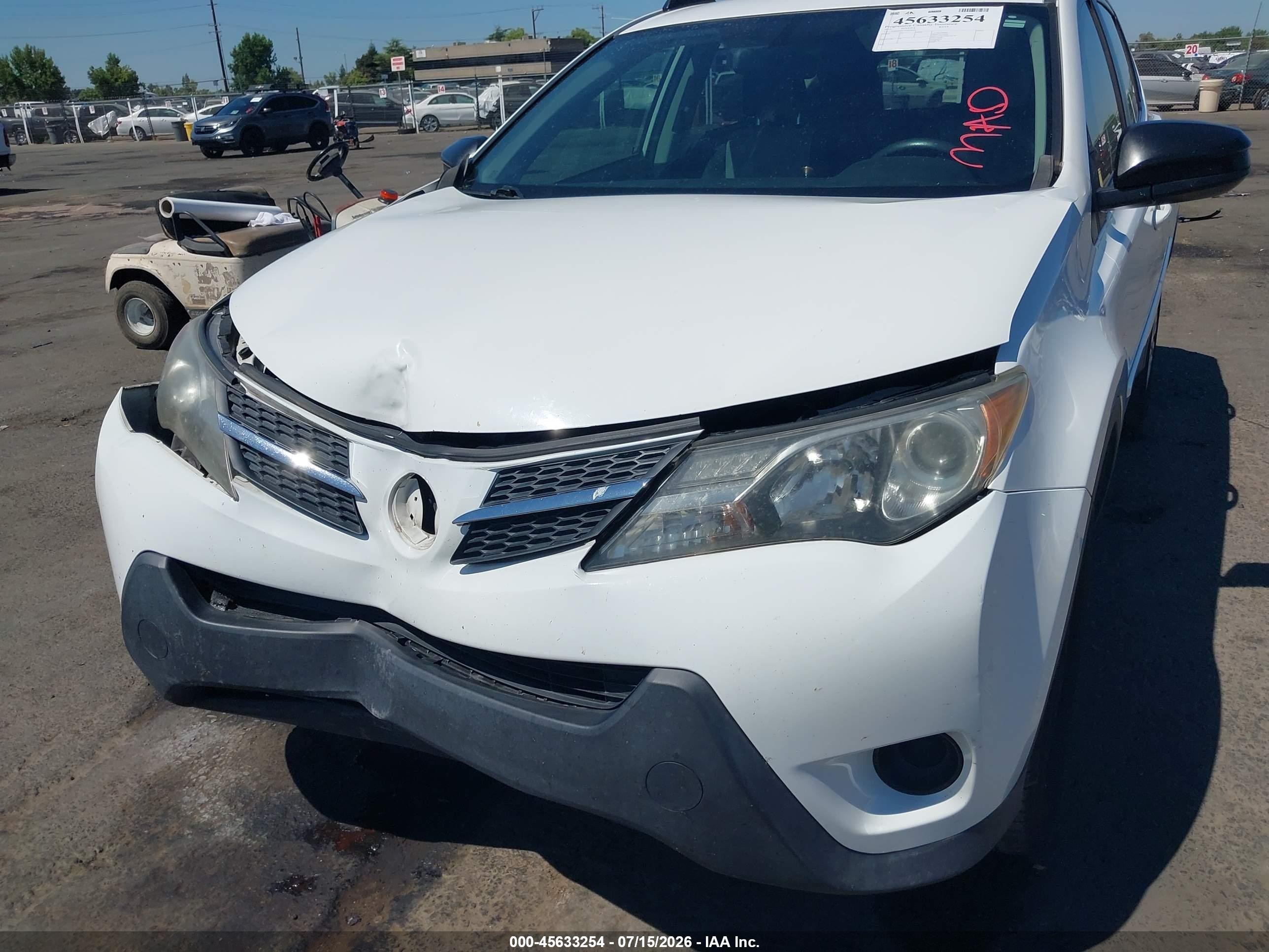 2015 Toyota Rav4 Le White vin: JTMZFREV3FD078644