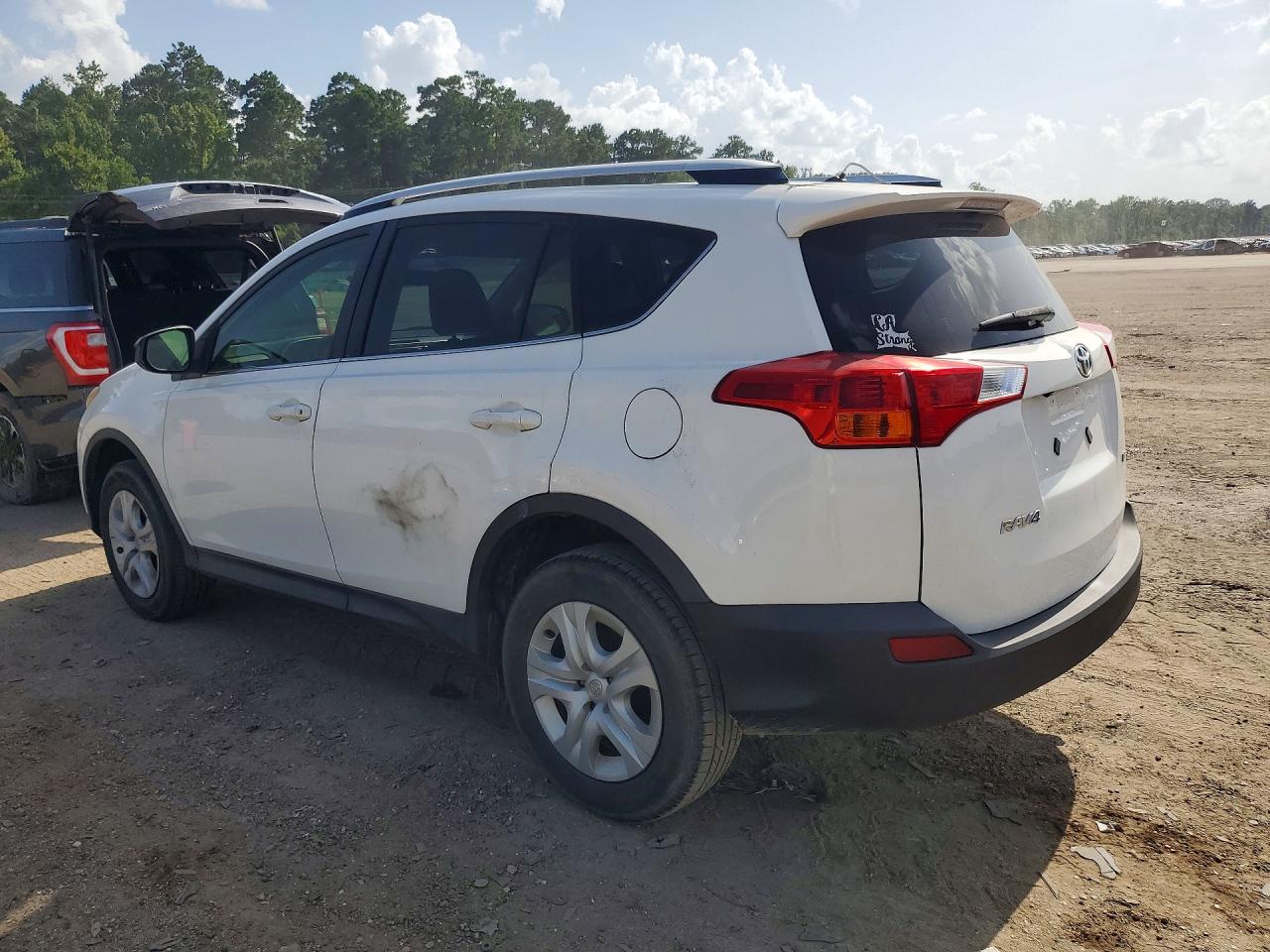 2015 Toyota Rav4 Le White vin: JTMZFREV3FJ028165