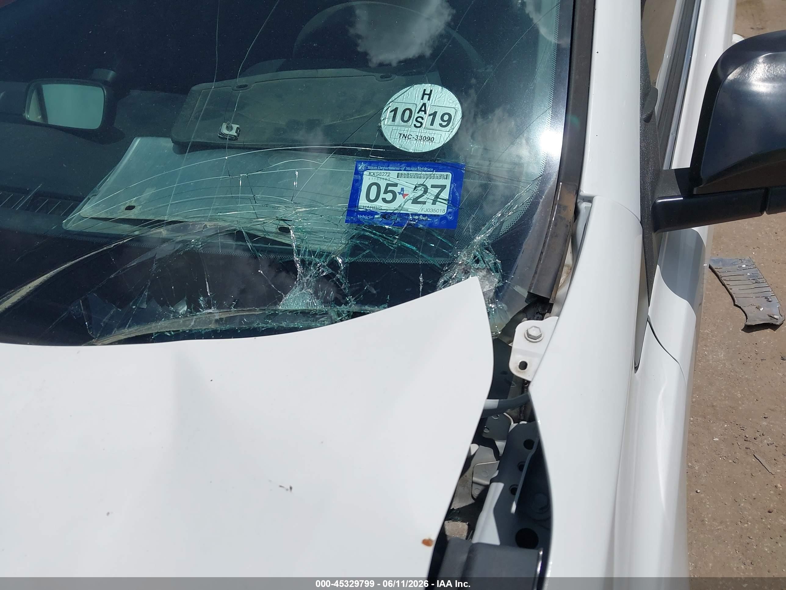 2015 Toyota Rav4 Le White vin: JTMZFREV3FJ035018